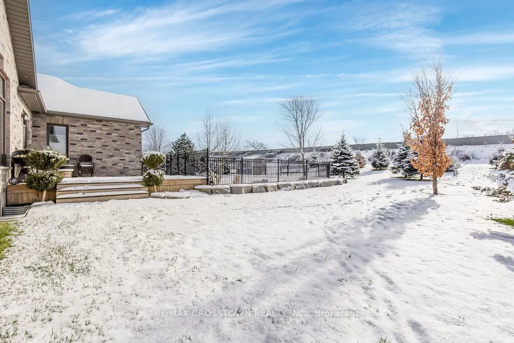 25 MENNILL Drive