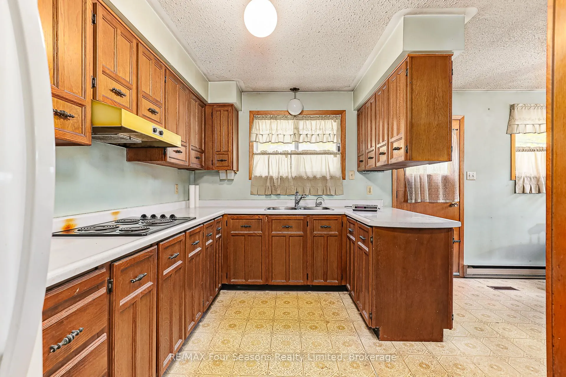 828 Oxbow Park Drive