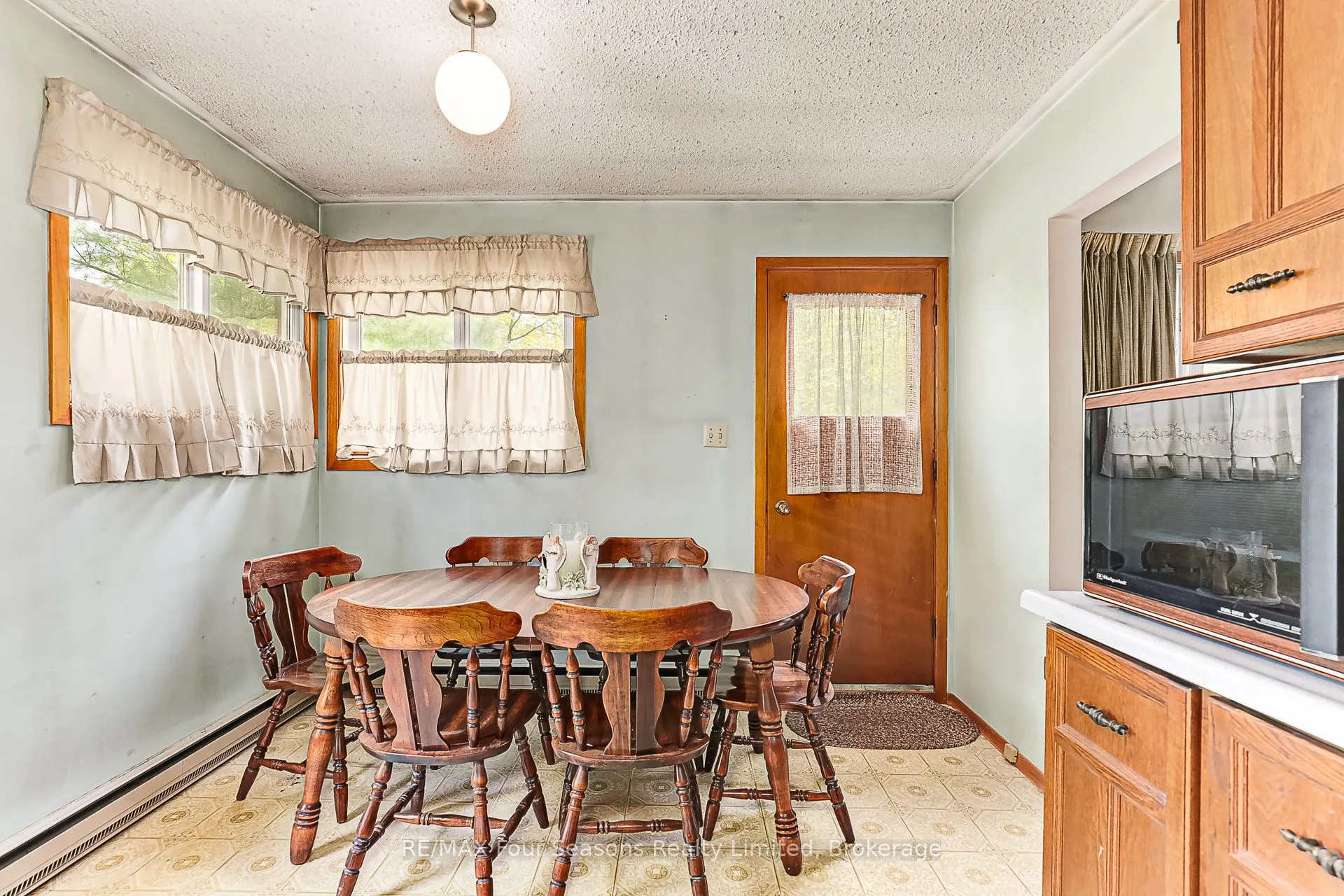 828 Oxbow Park Drive