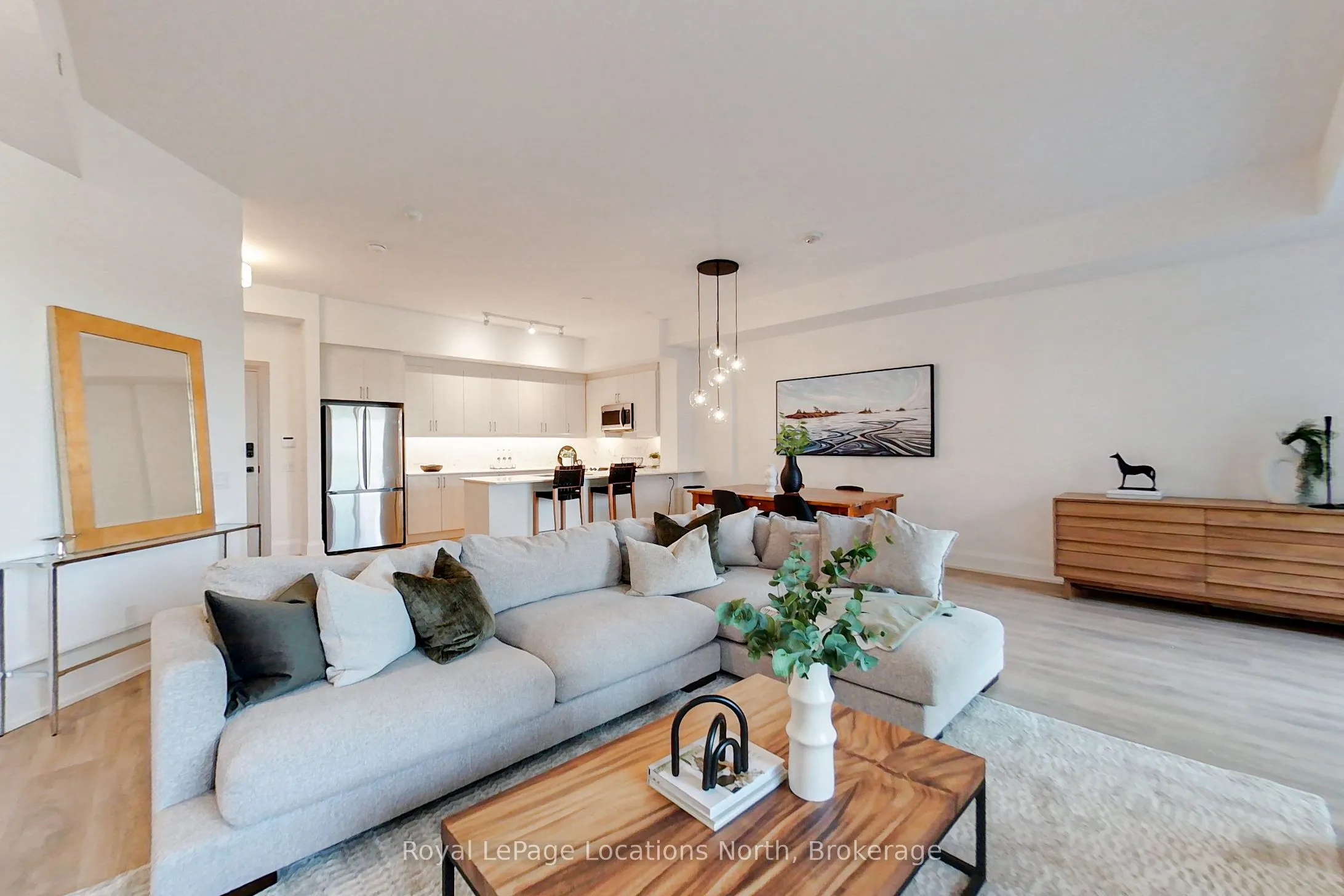 1 HUME Street #525
