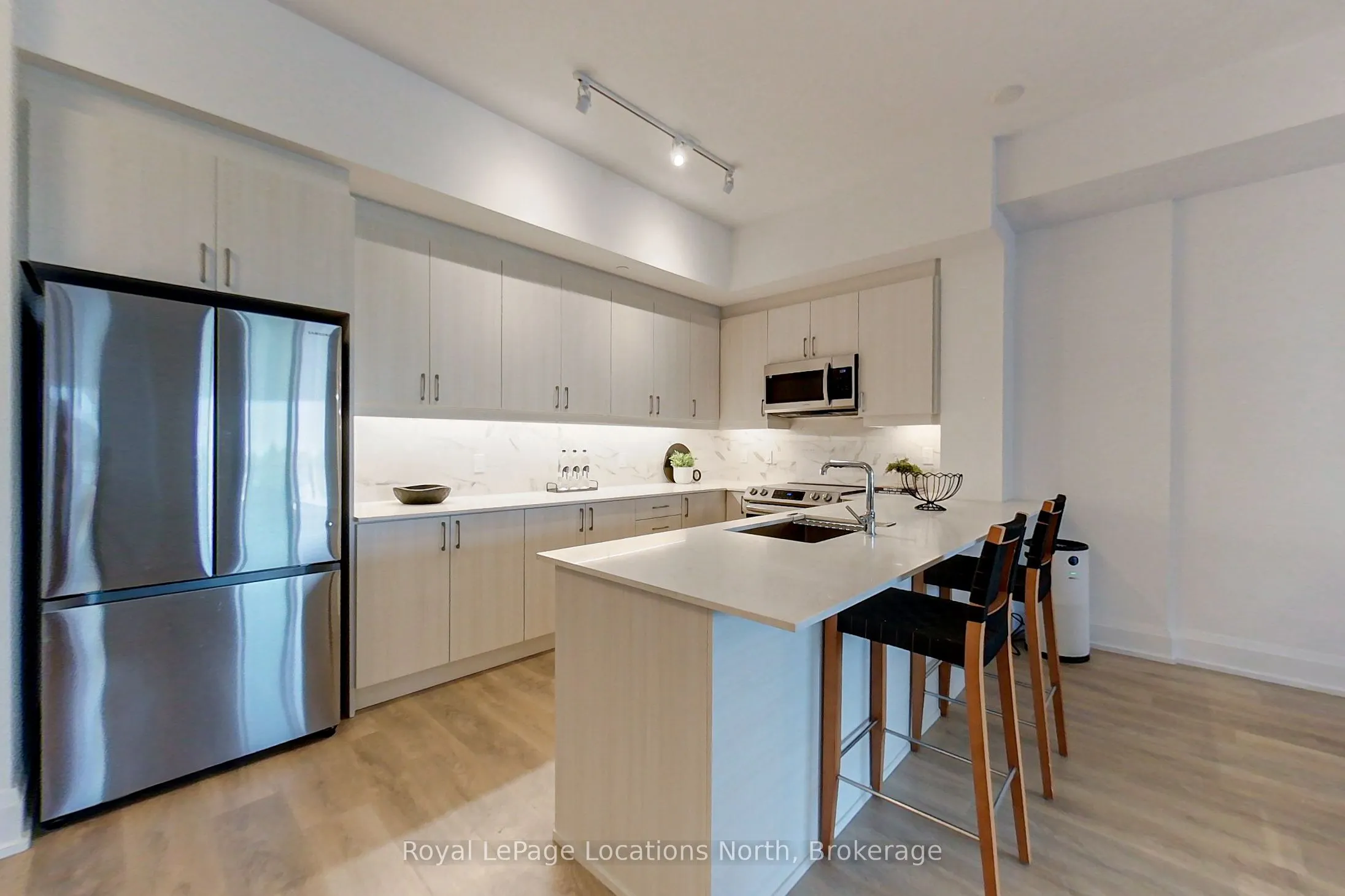 1 HUME Street #525