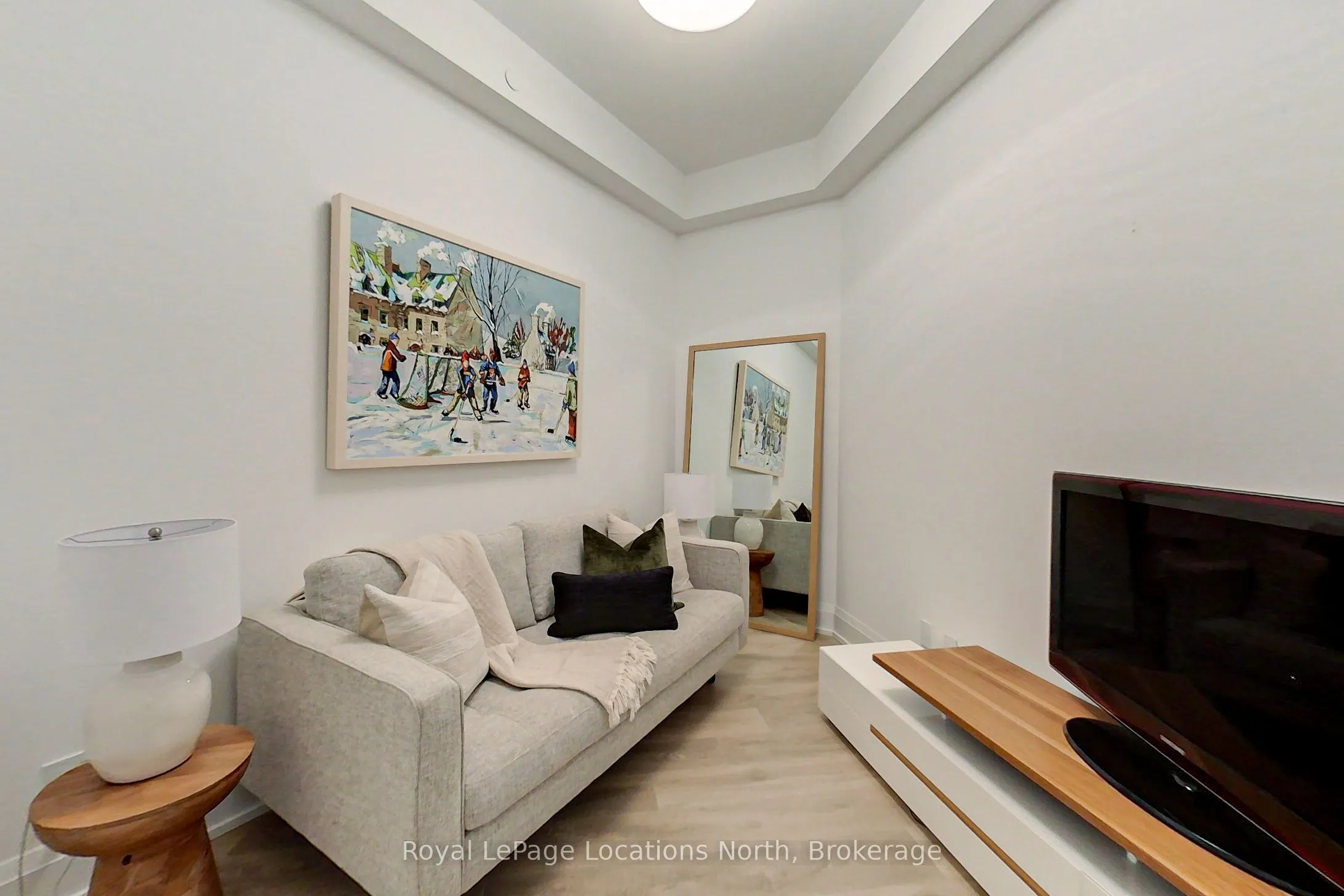 1 HUME Street #525