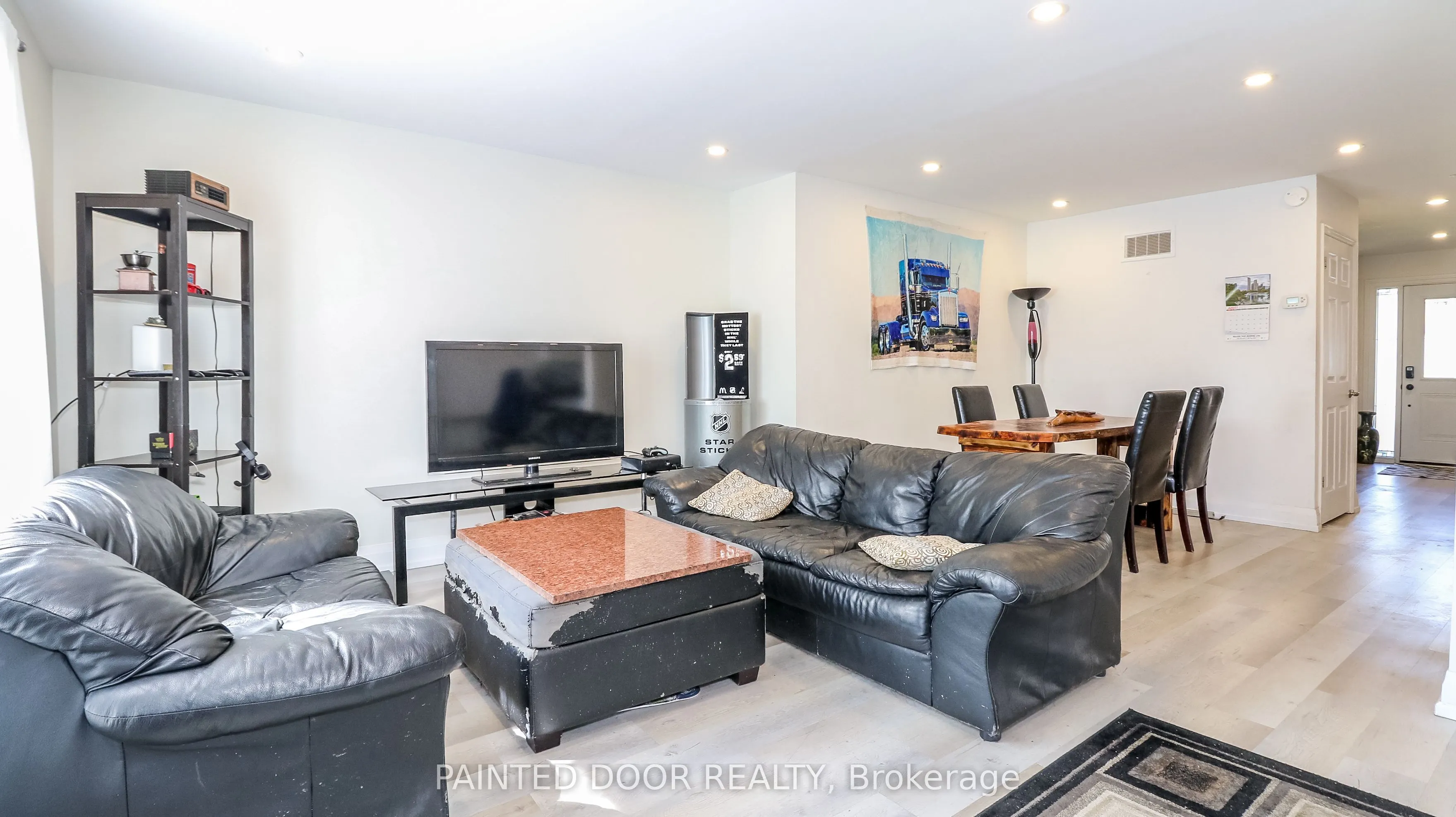 33B Cundles Road E