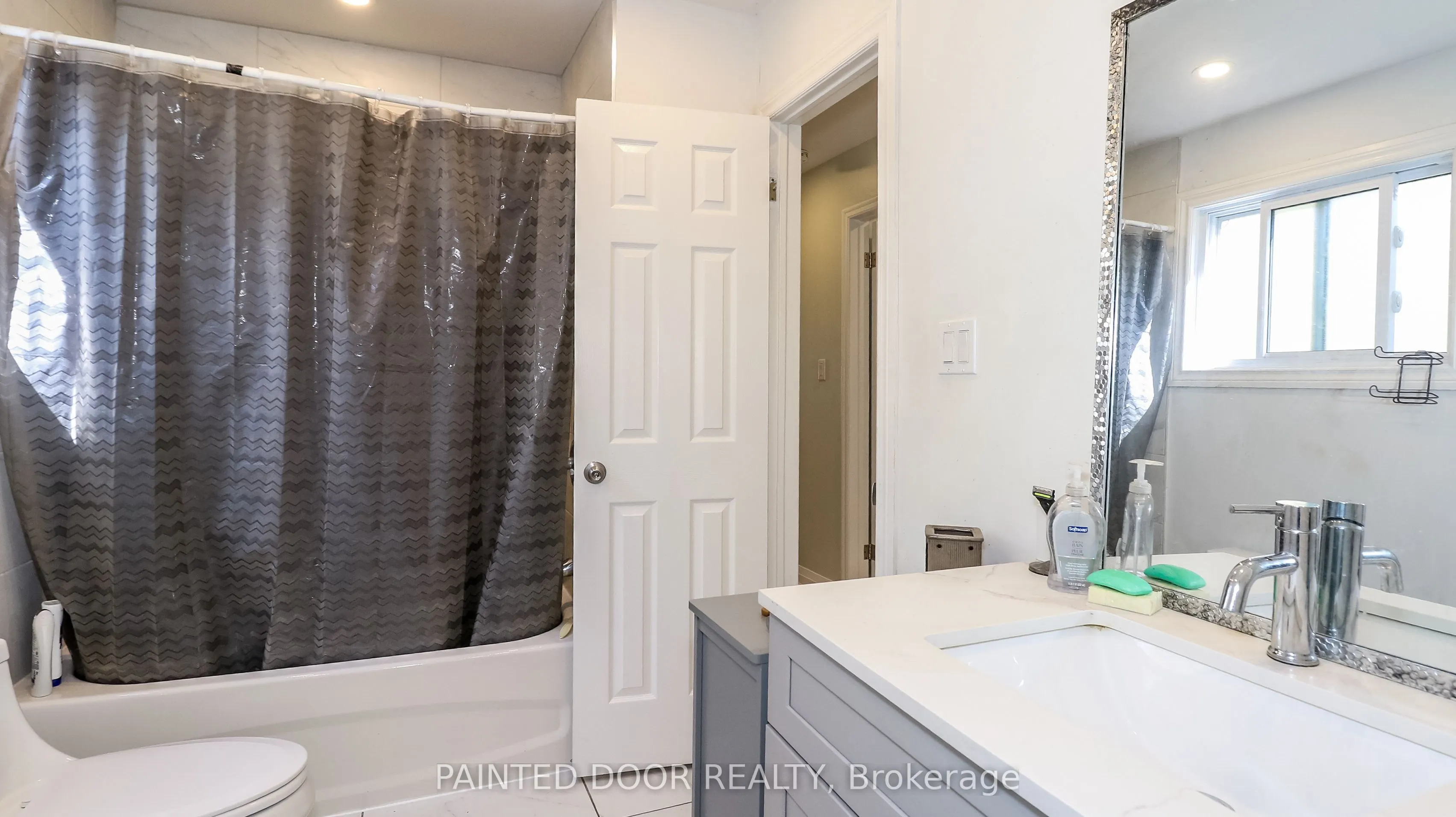 33B Cundles Road E