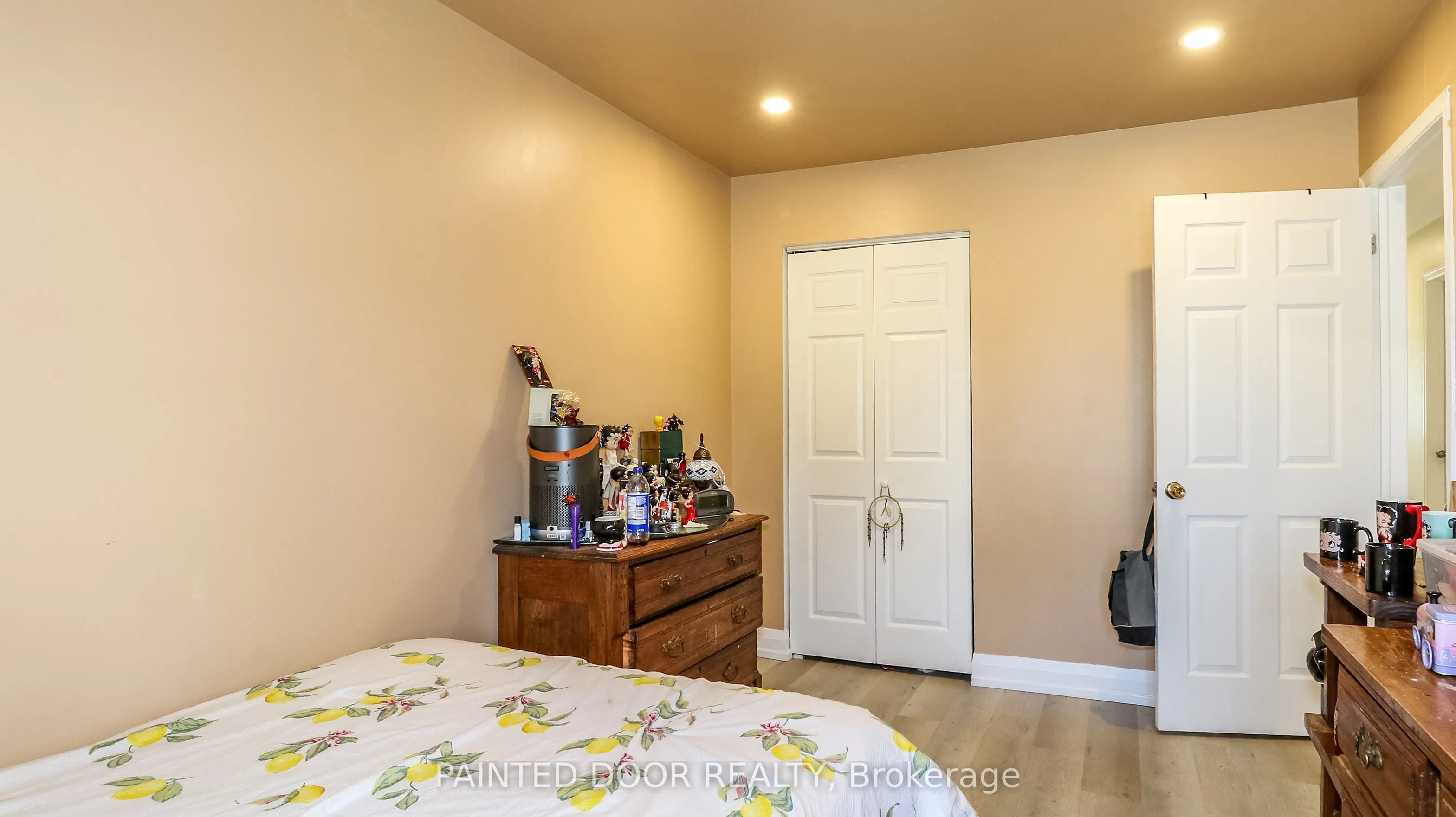 33B Cundles Road E
