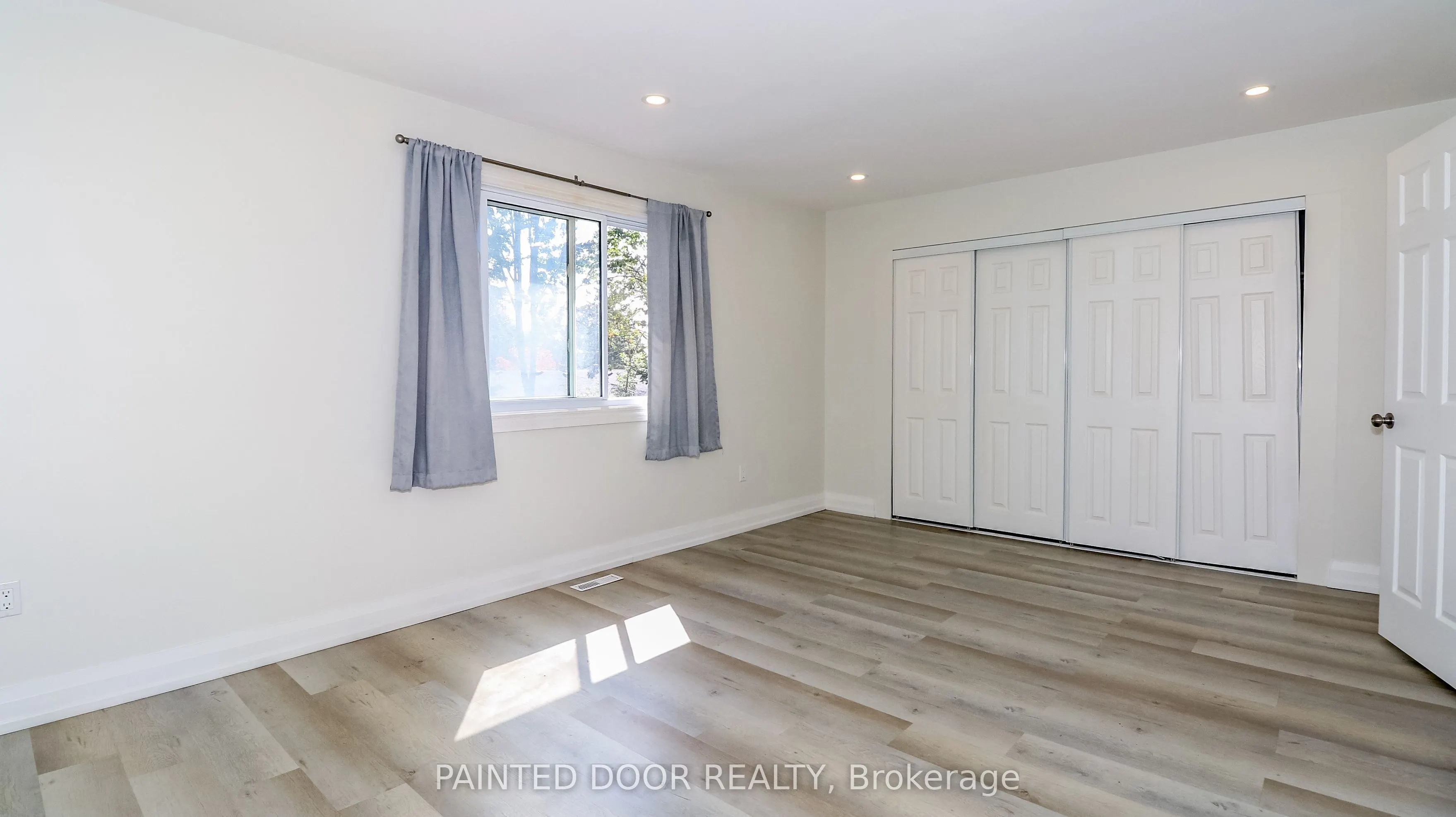 33B Cundles Road E