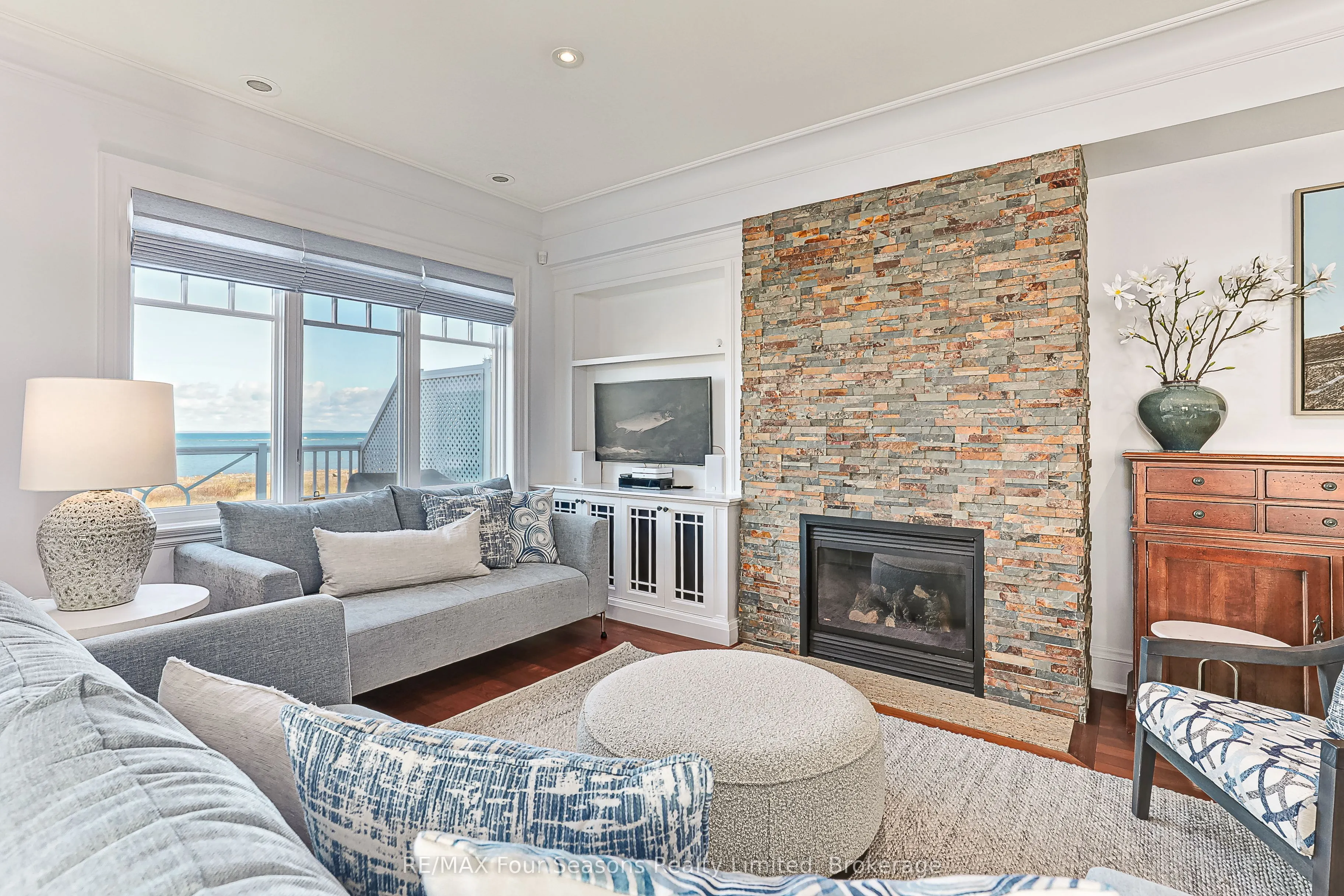 40 Trott Boulevard #306