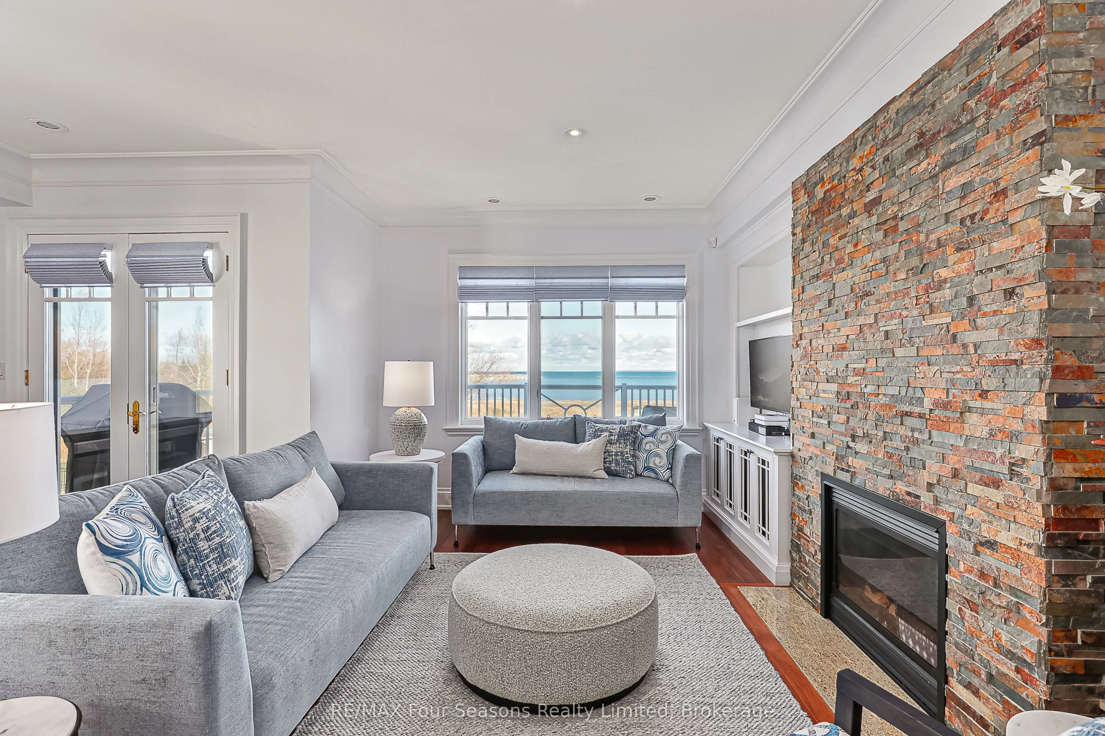 40 Trott Boulevard #306