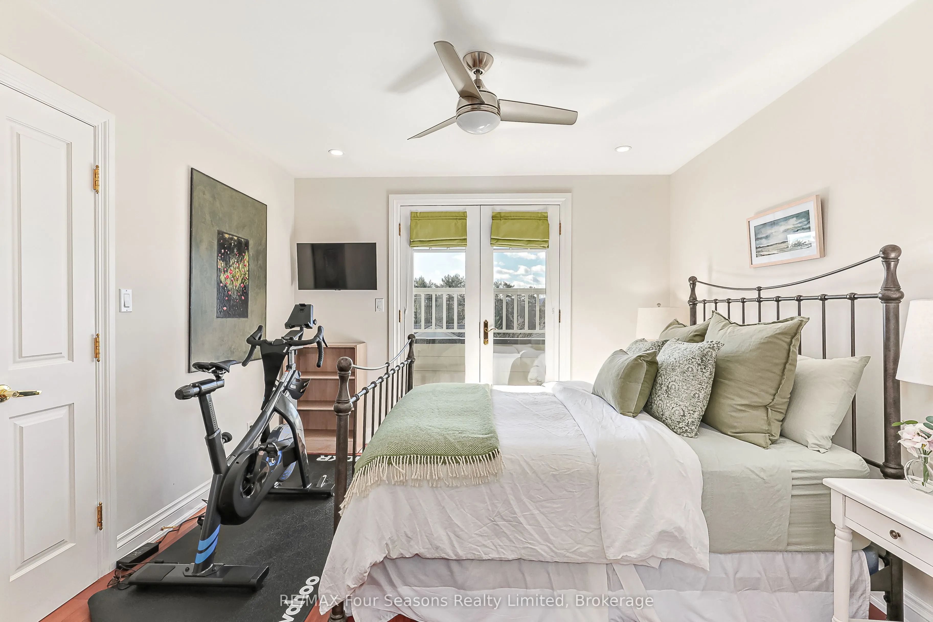 40 Trott Boulevard #306