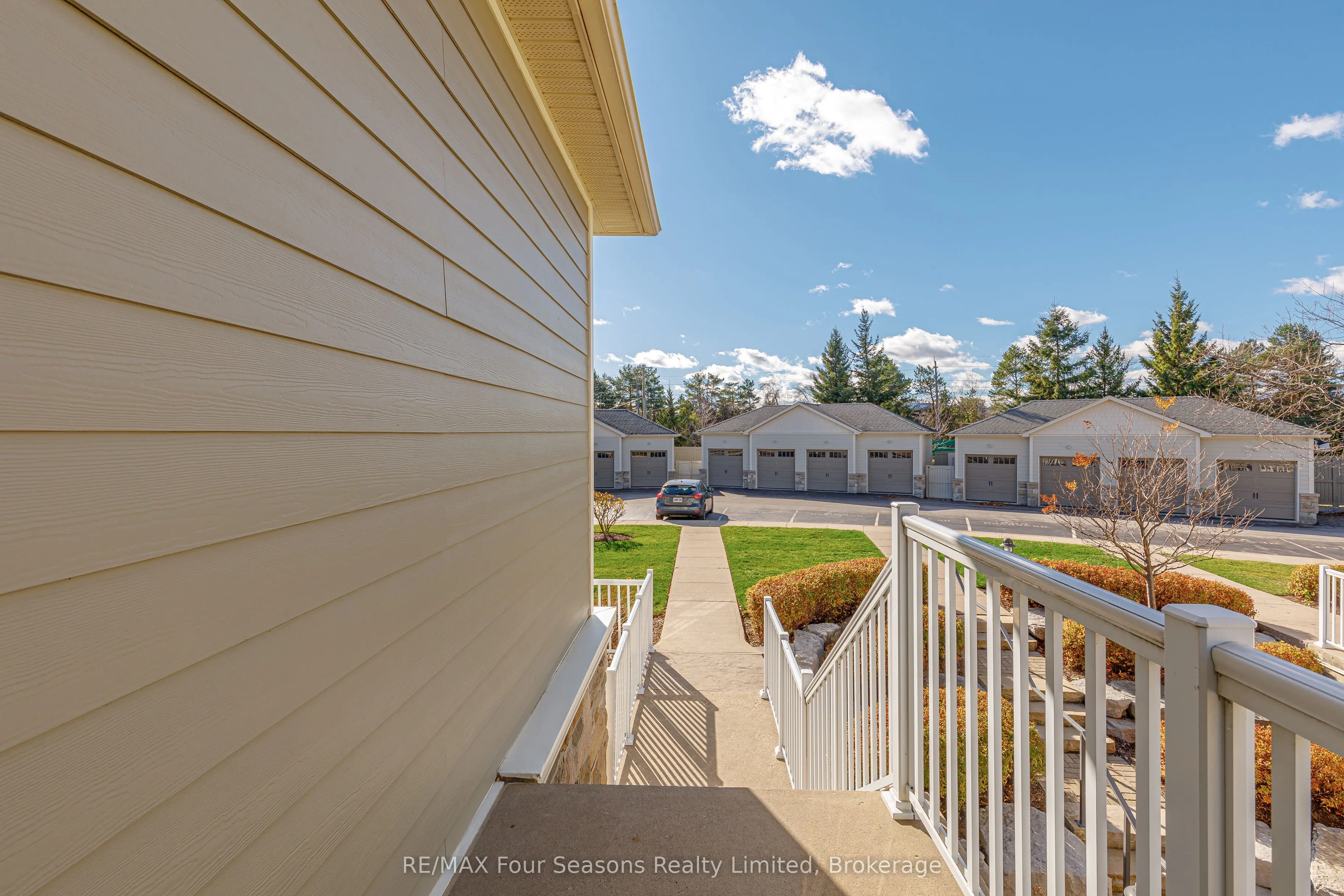 40 Trott Boulevard #306