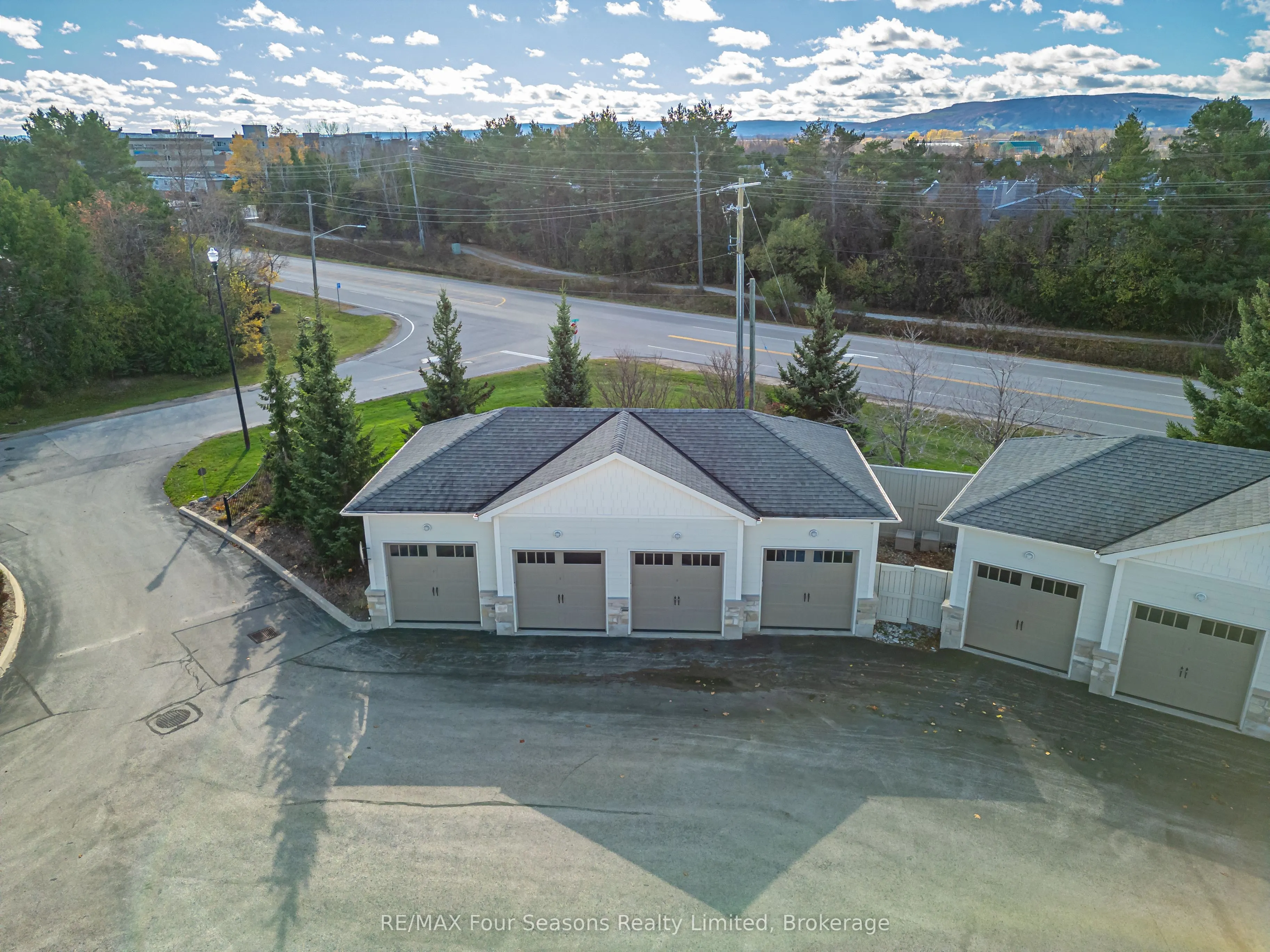 40 Trott Boulevard #306
