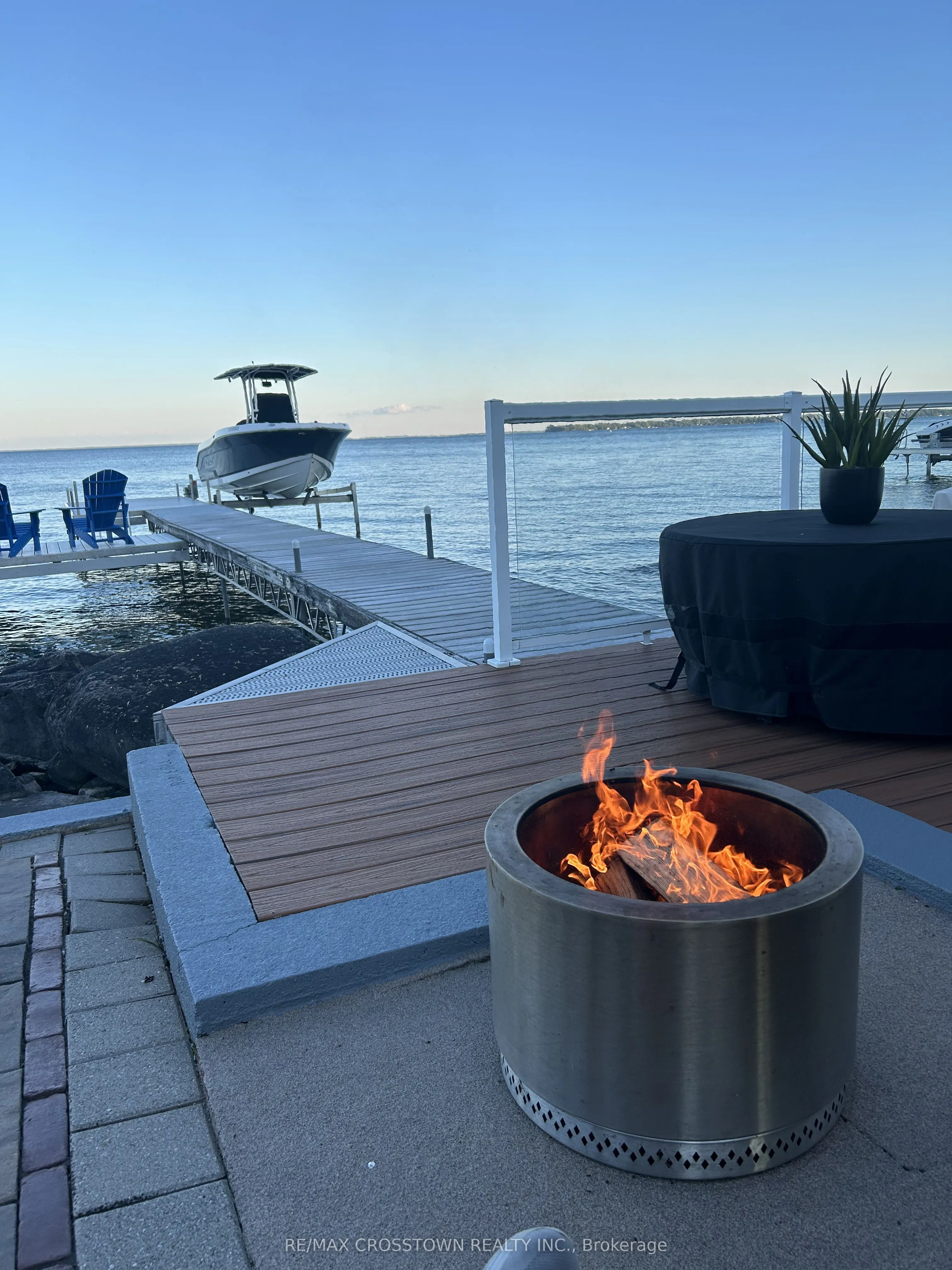 167 Lakeshore Road W