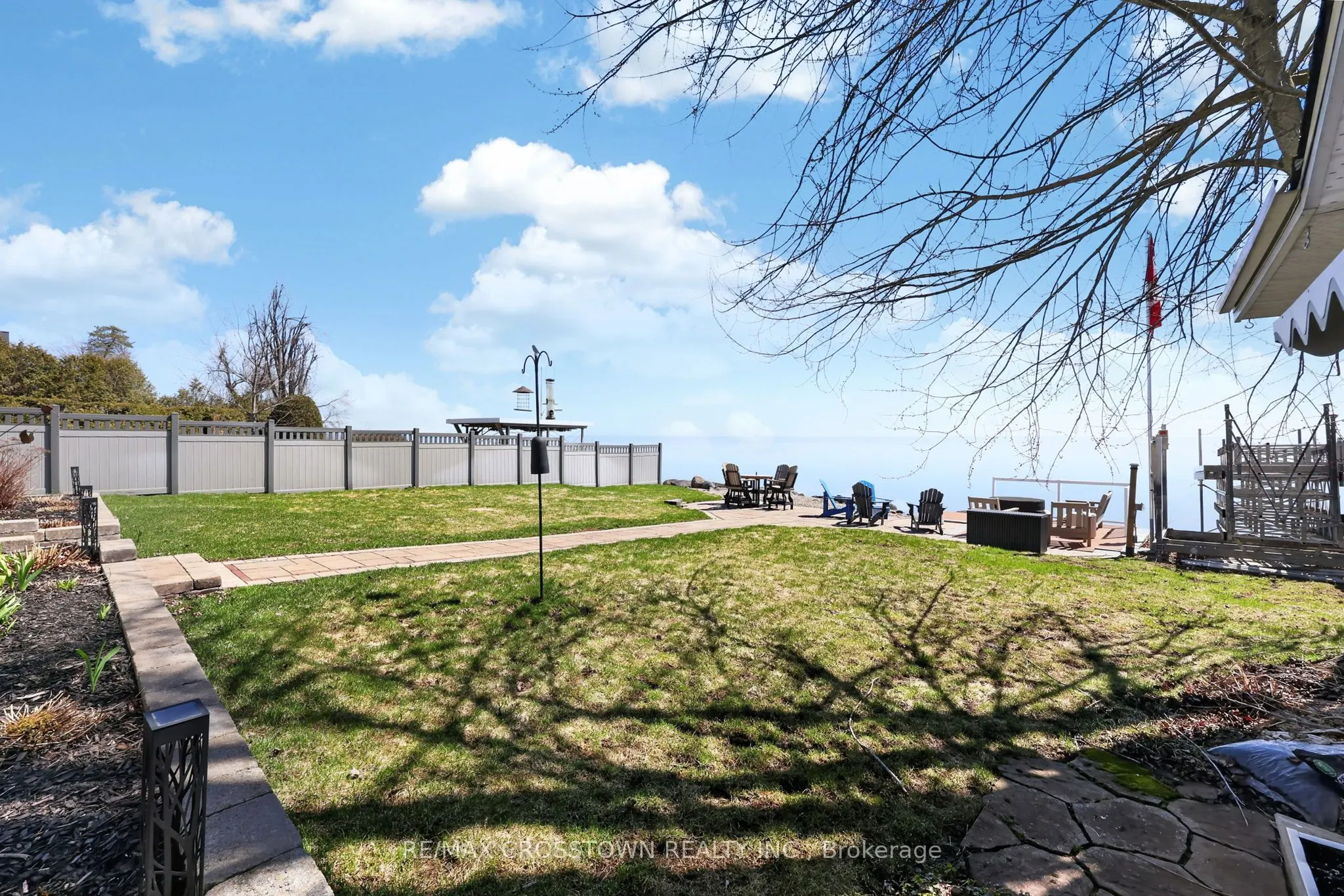 167 Lakeshore Road W