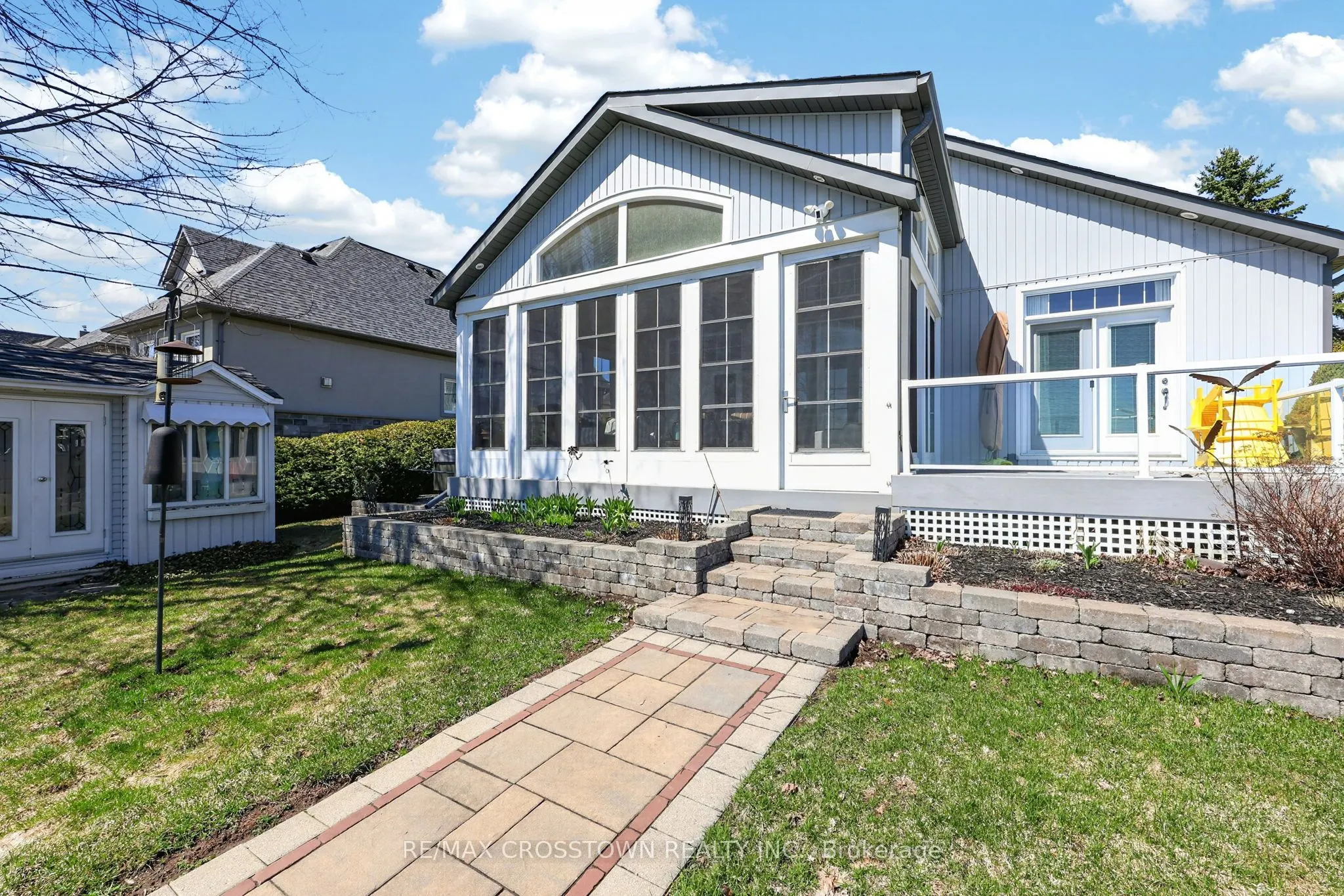 167 Lakeshore Road W