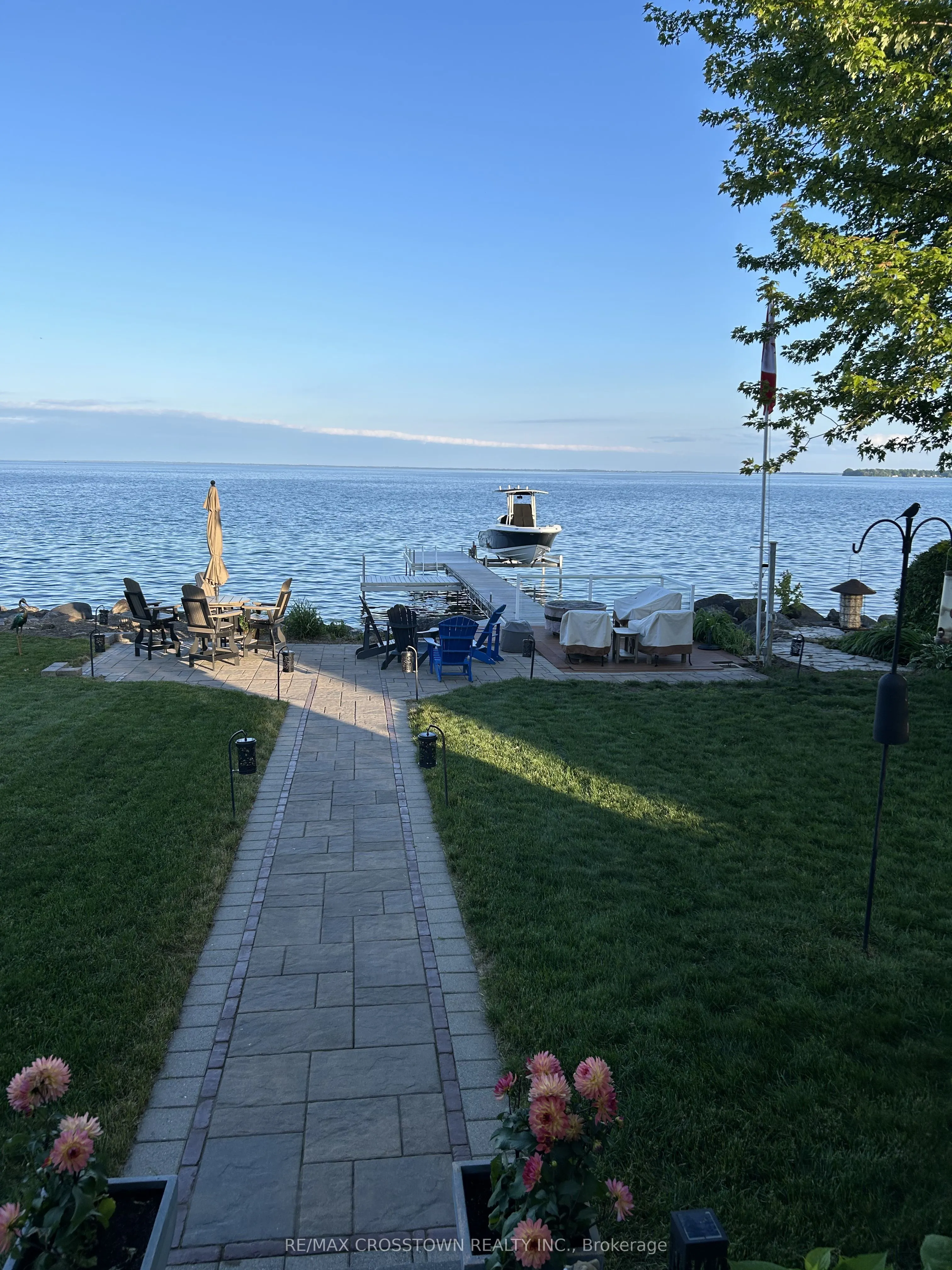 167 Lakeshore Road W