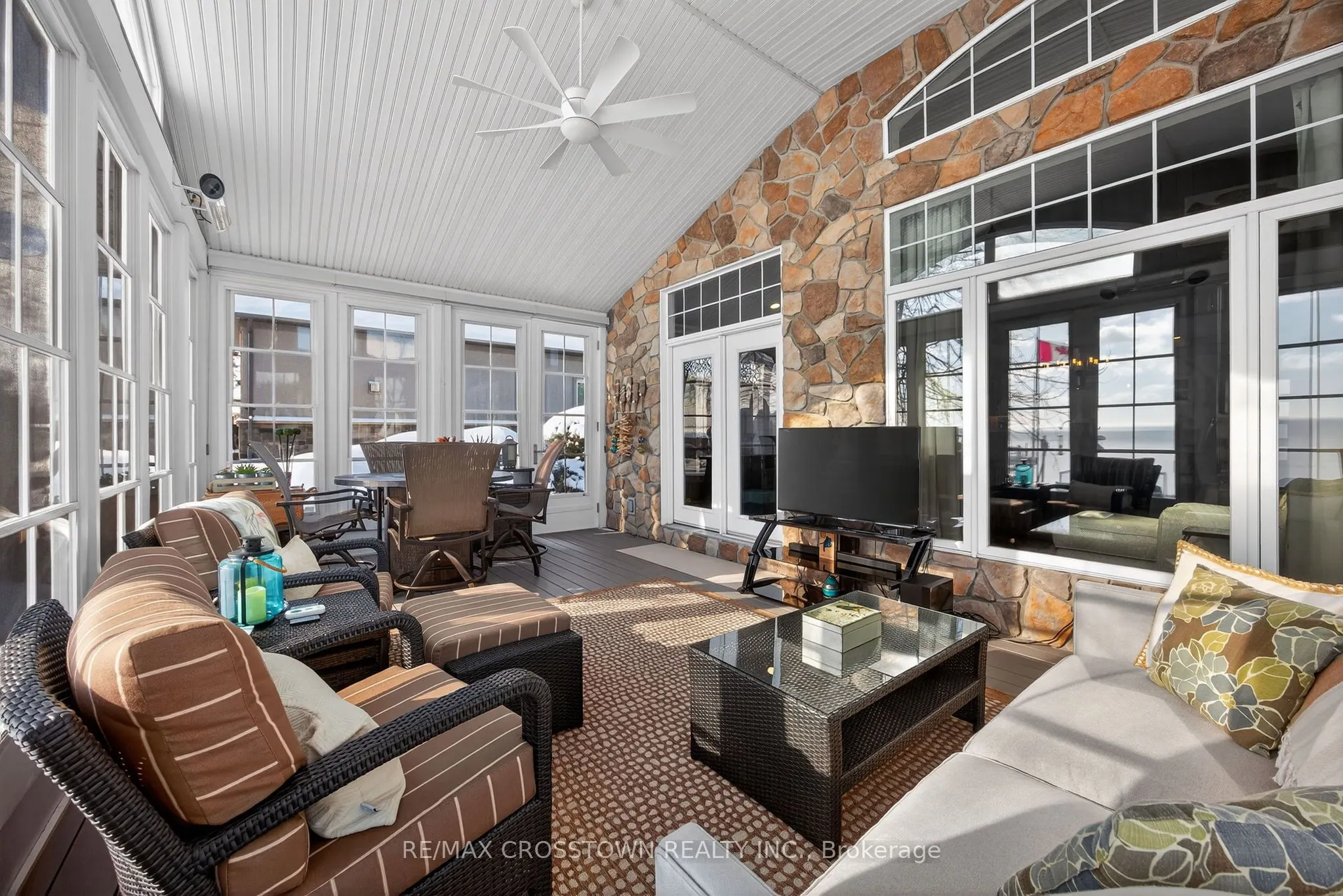 167 Lakeshore Road W