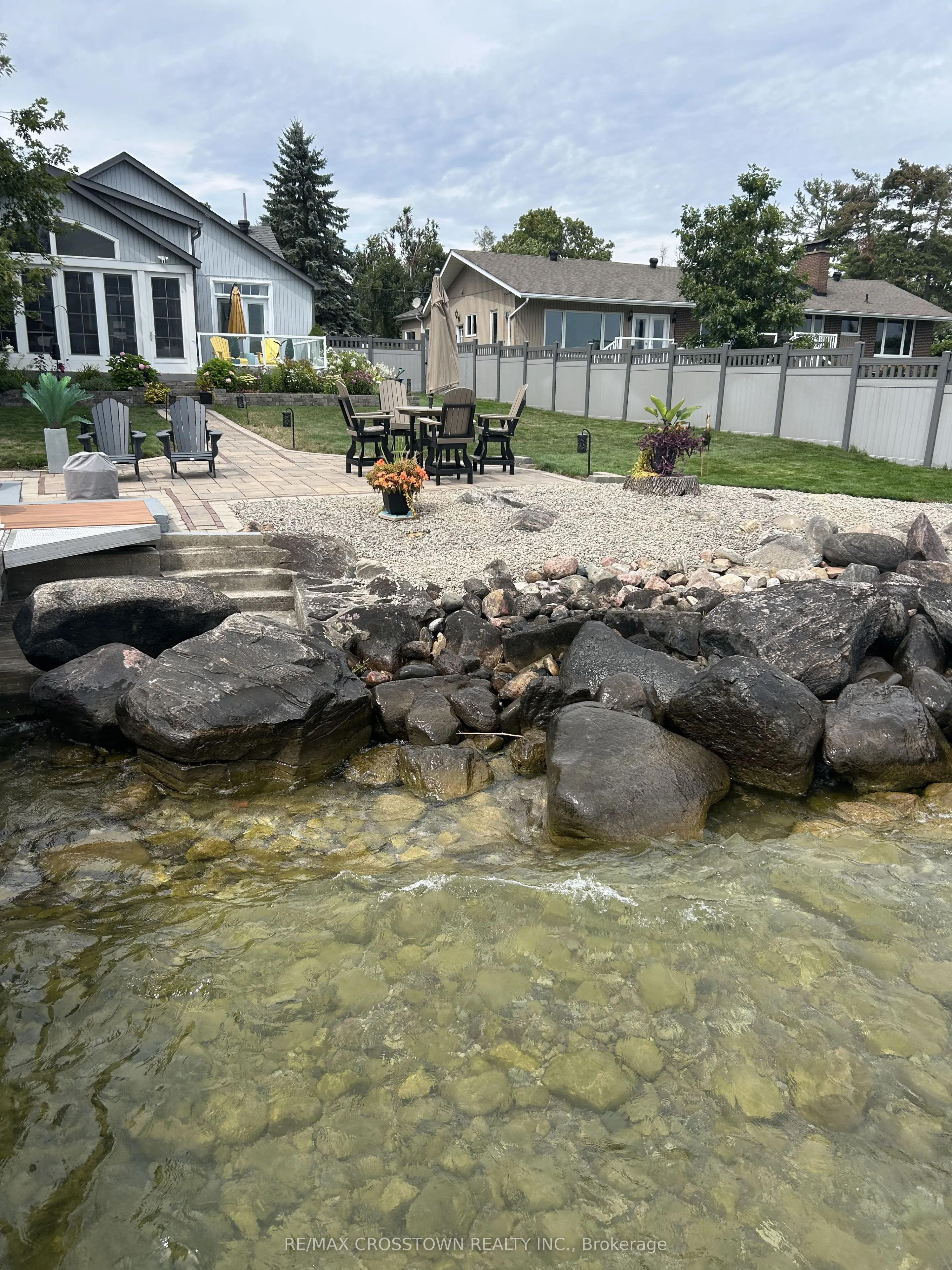 167 Lakeshore Road W