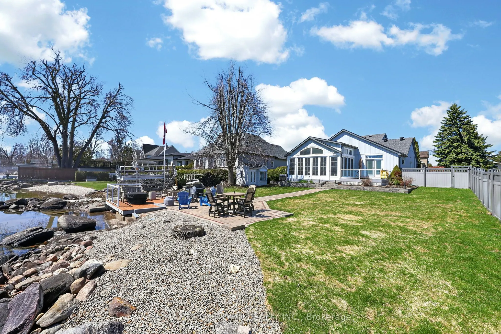 167 Lakeshore Road W