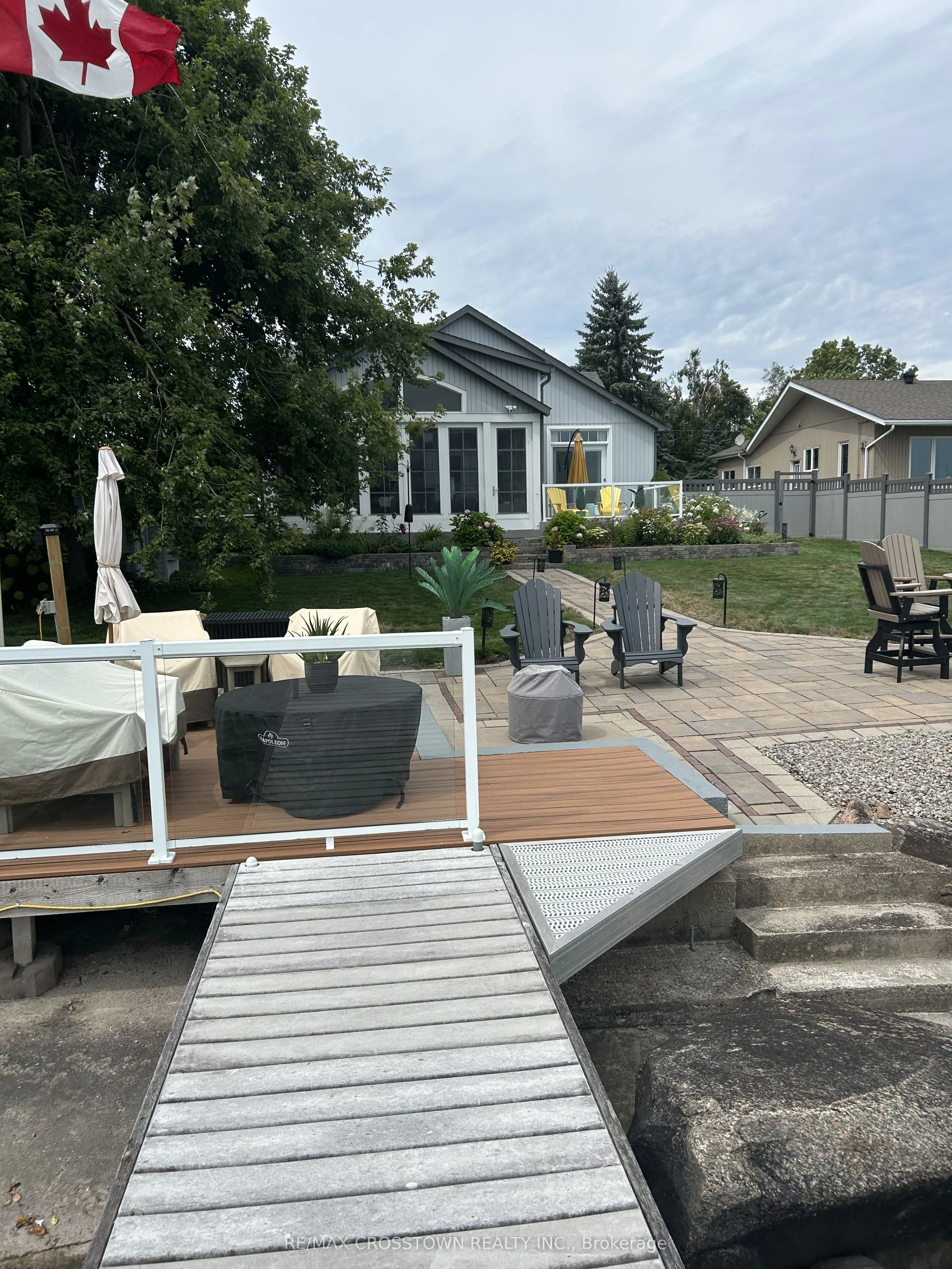 167 Lakeshore Road W