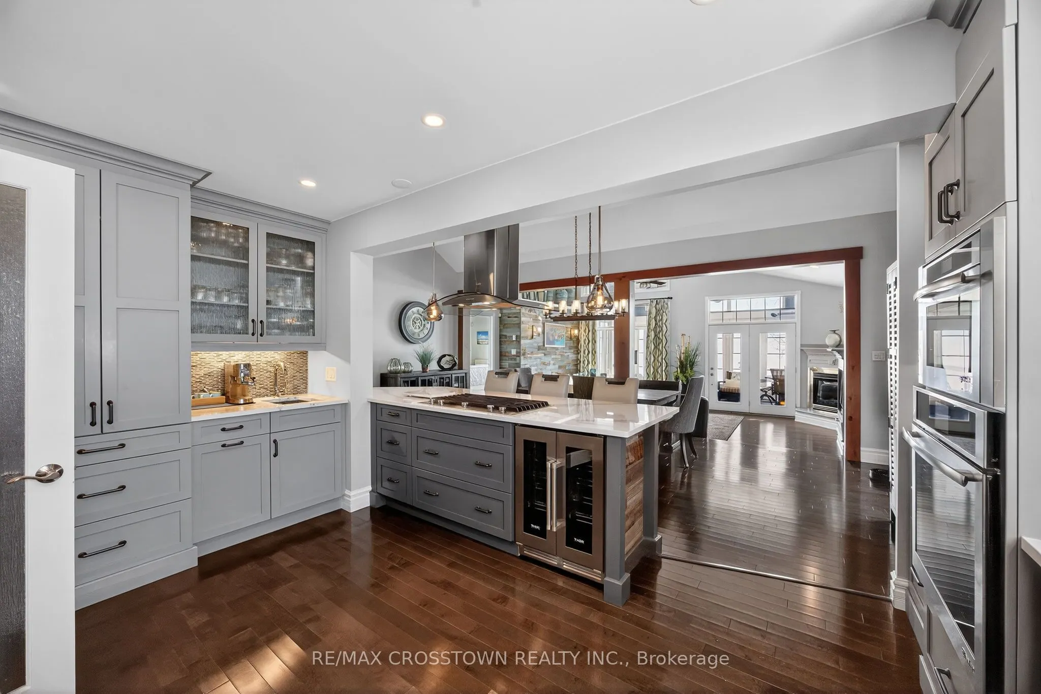 167 Lakeshore Road W