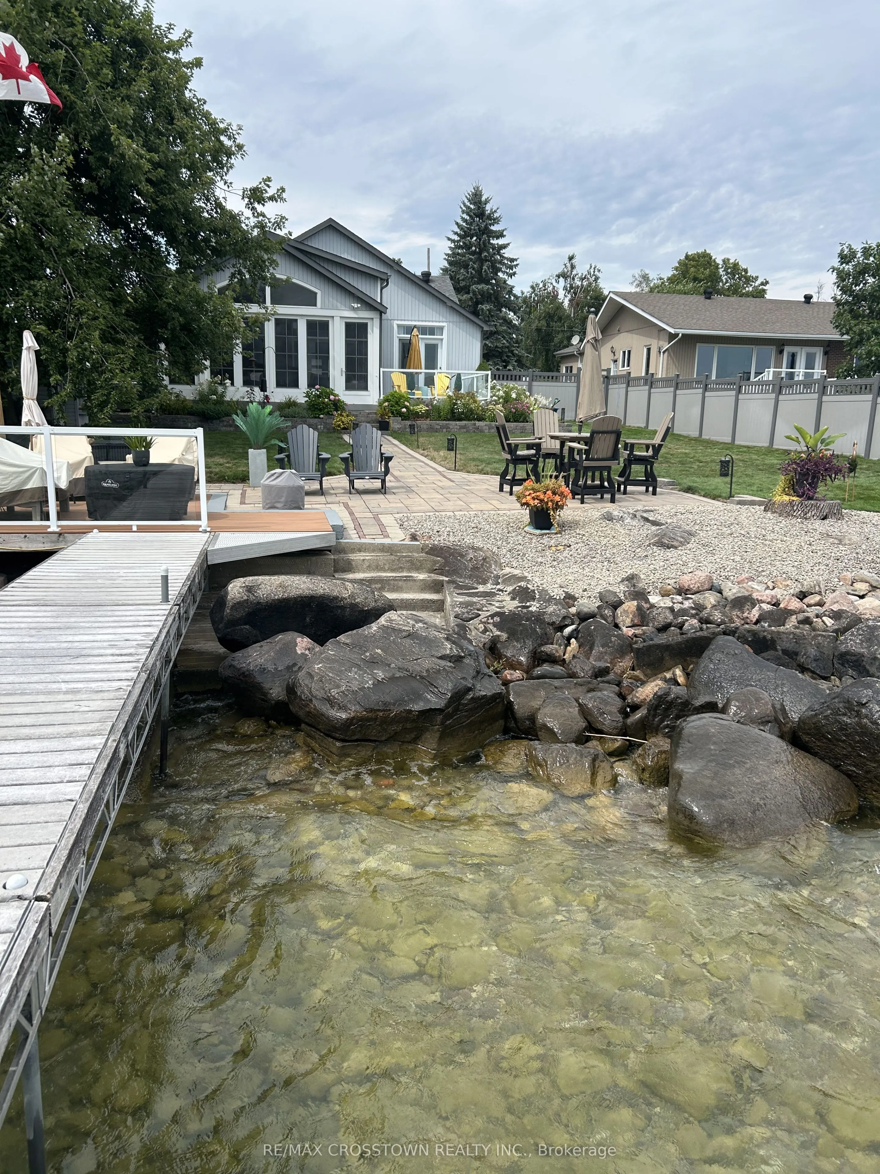 167 Lakeshore Road W