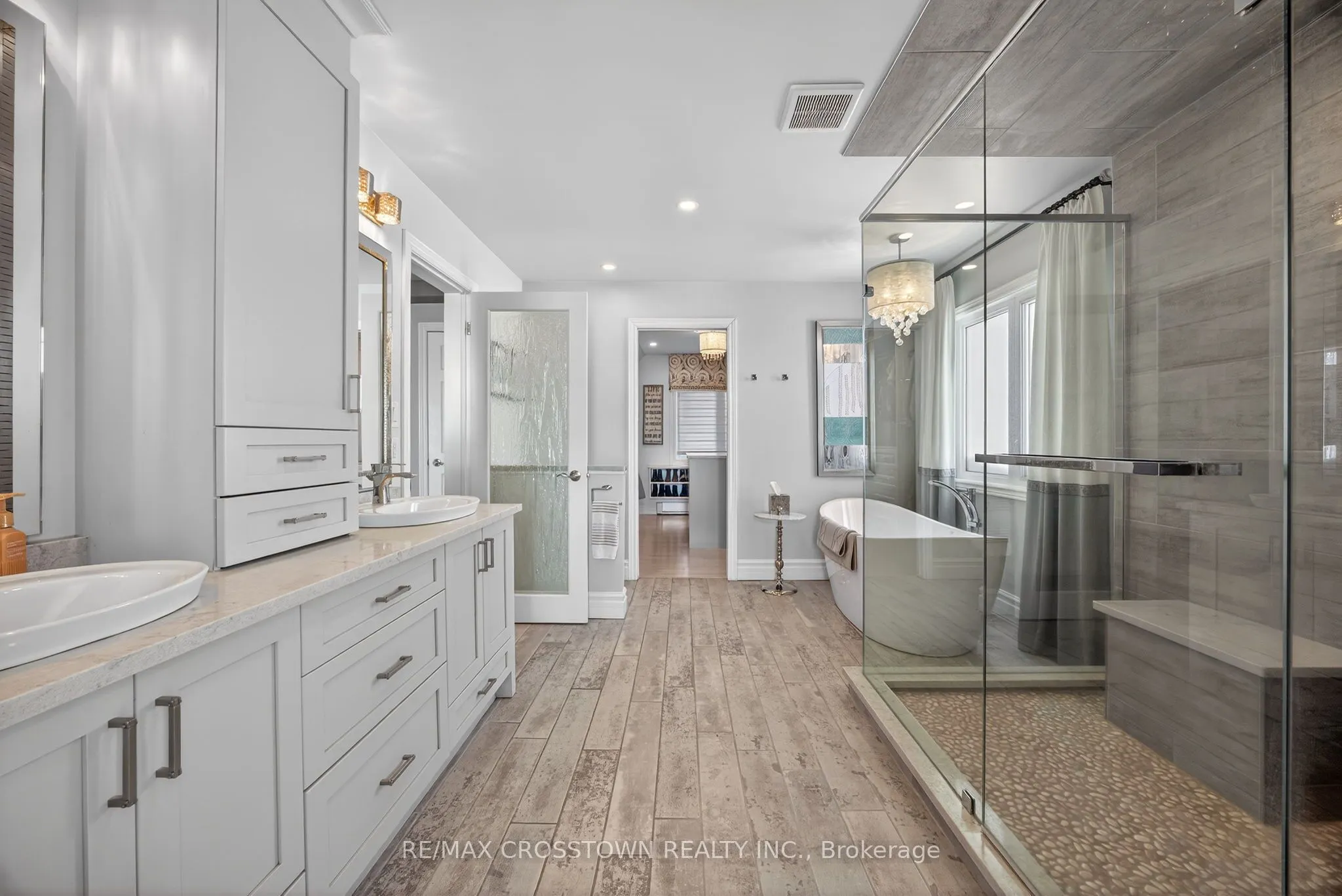 167 Lakeshore Road W