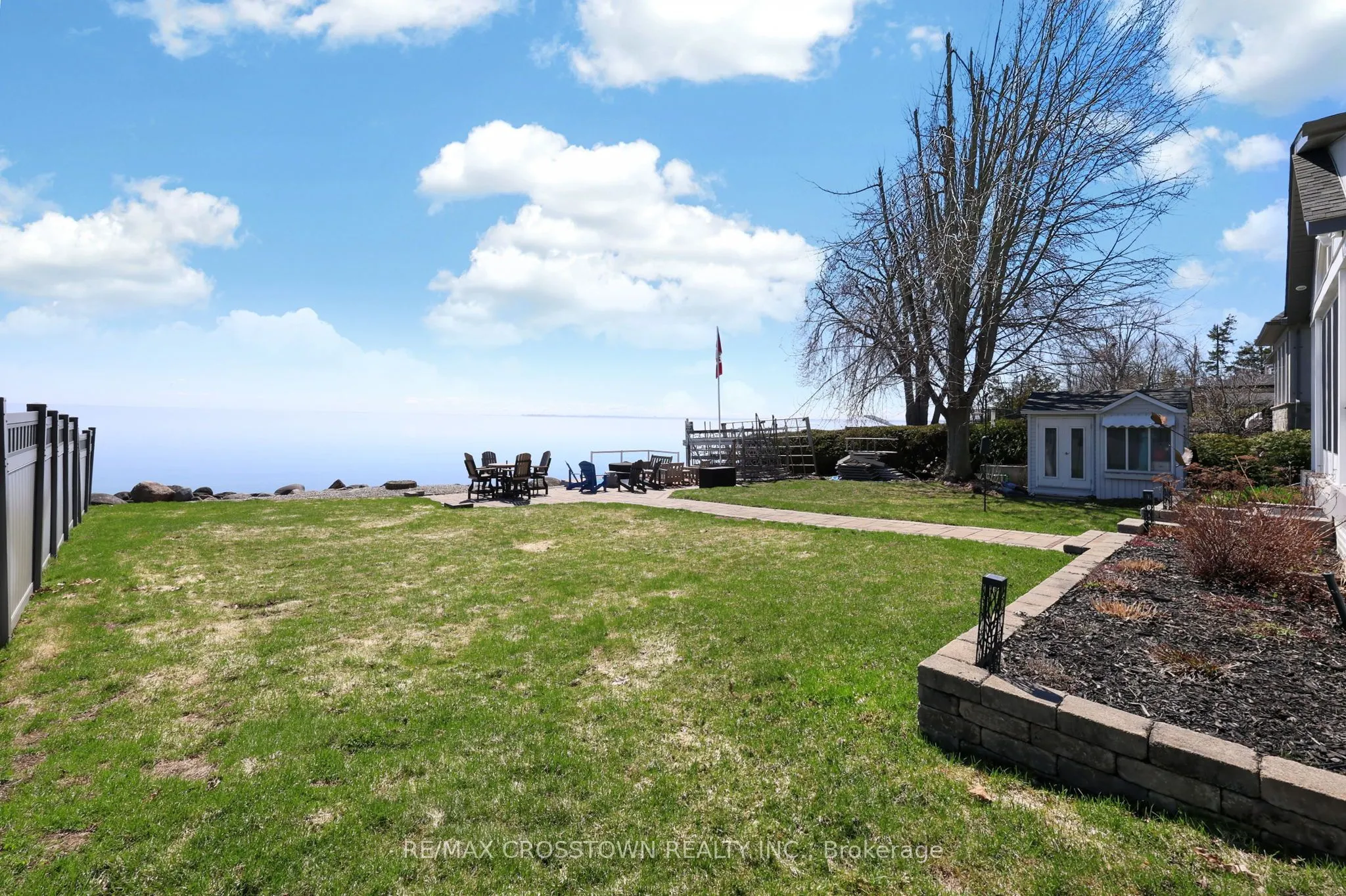 167 Lakeshore Road W