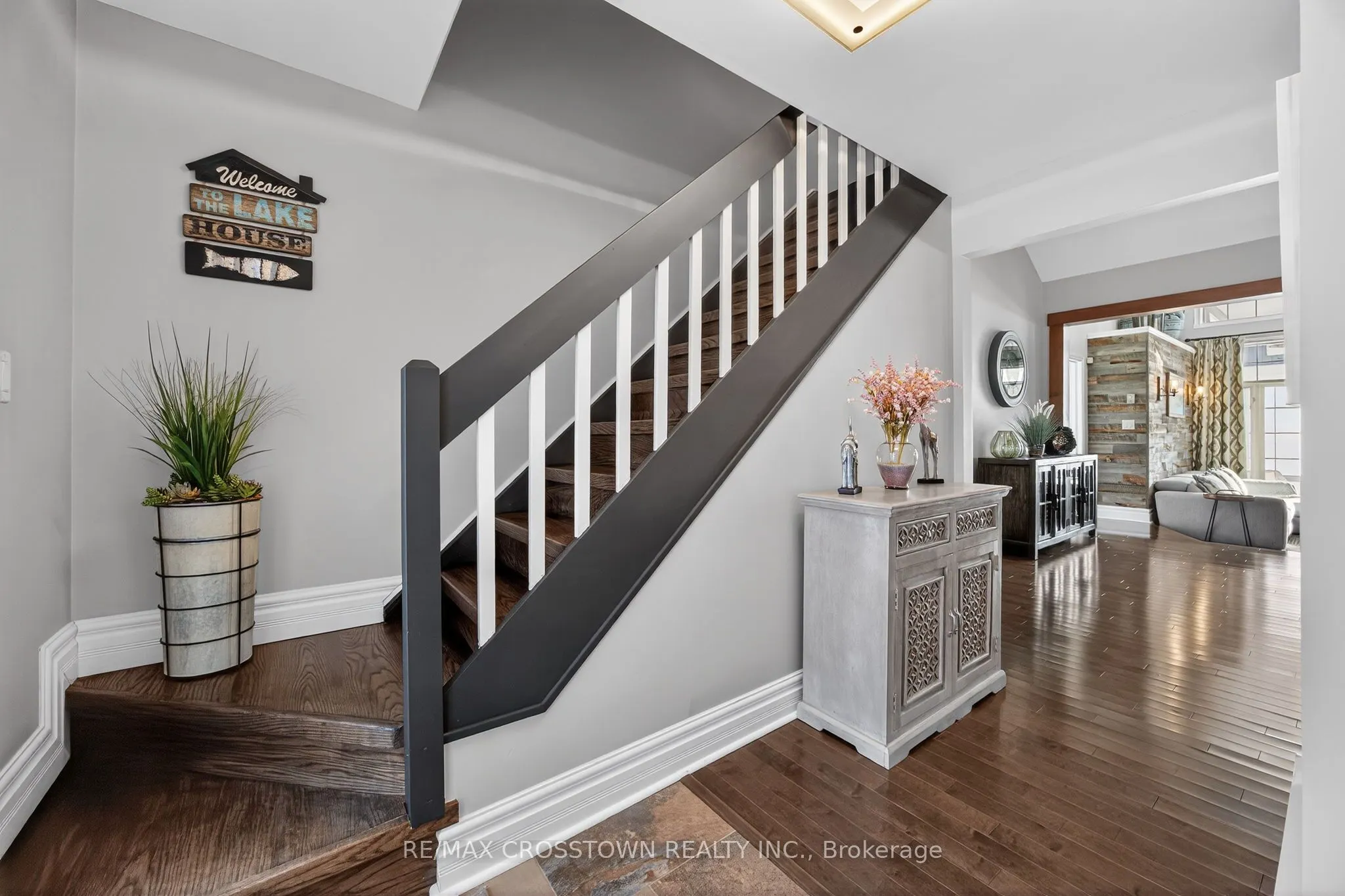 167 Lakeshore Road W