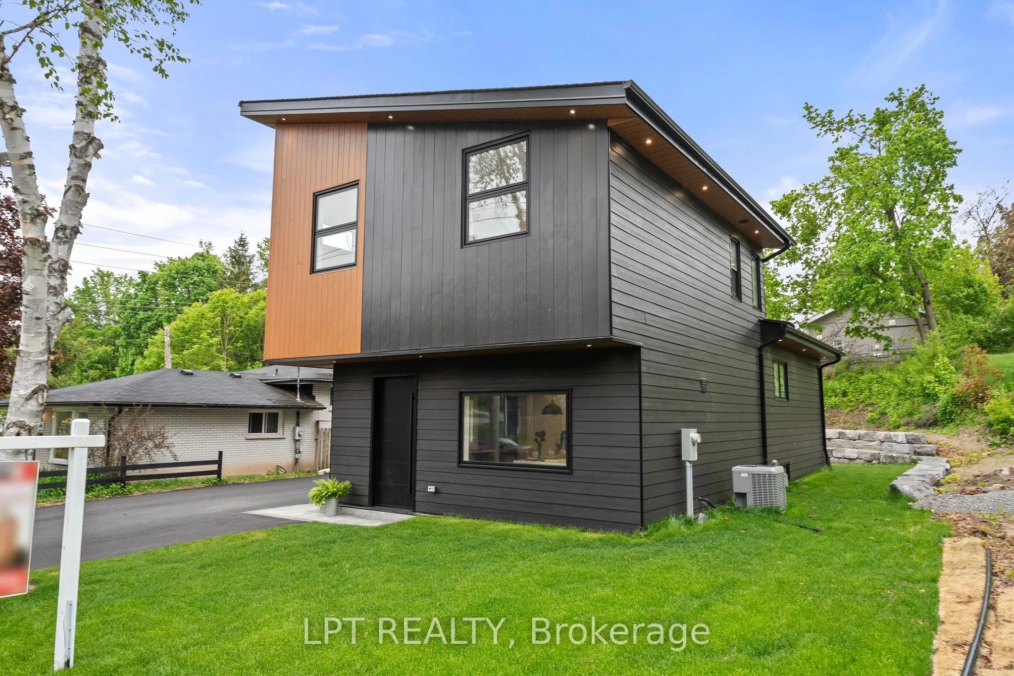 168 Berczy Street