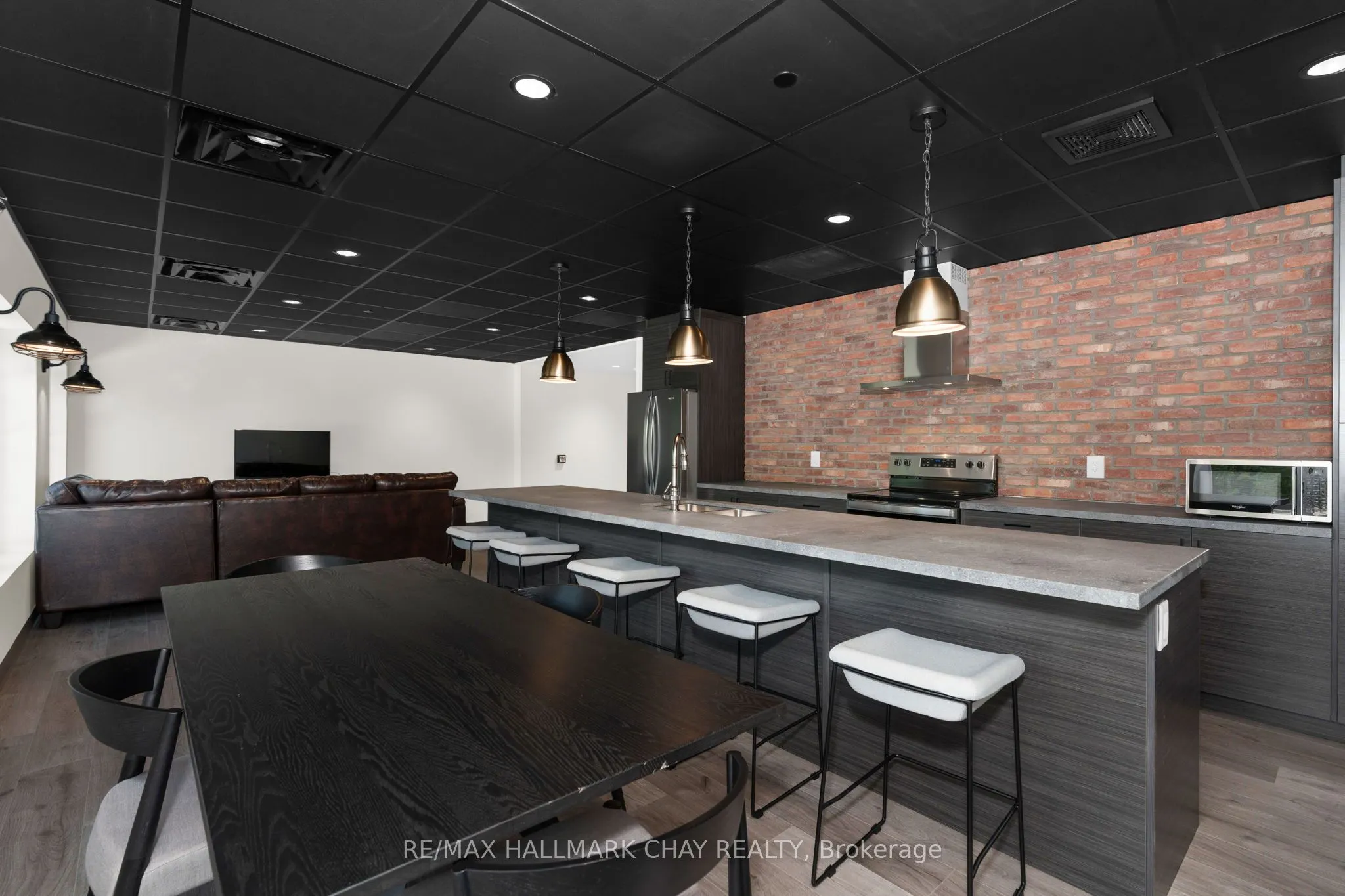 121 Mary Street #224
