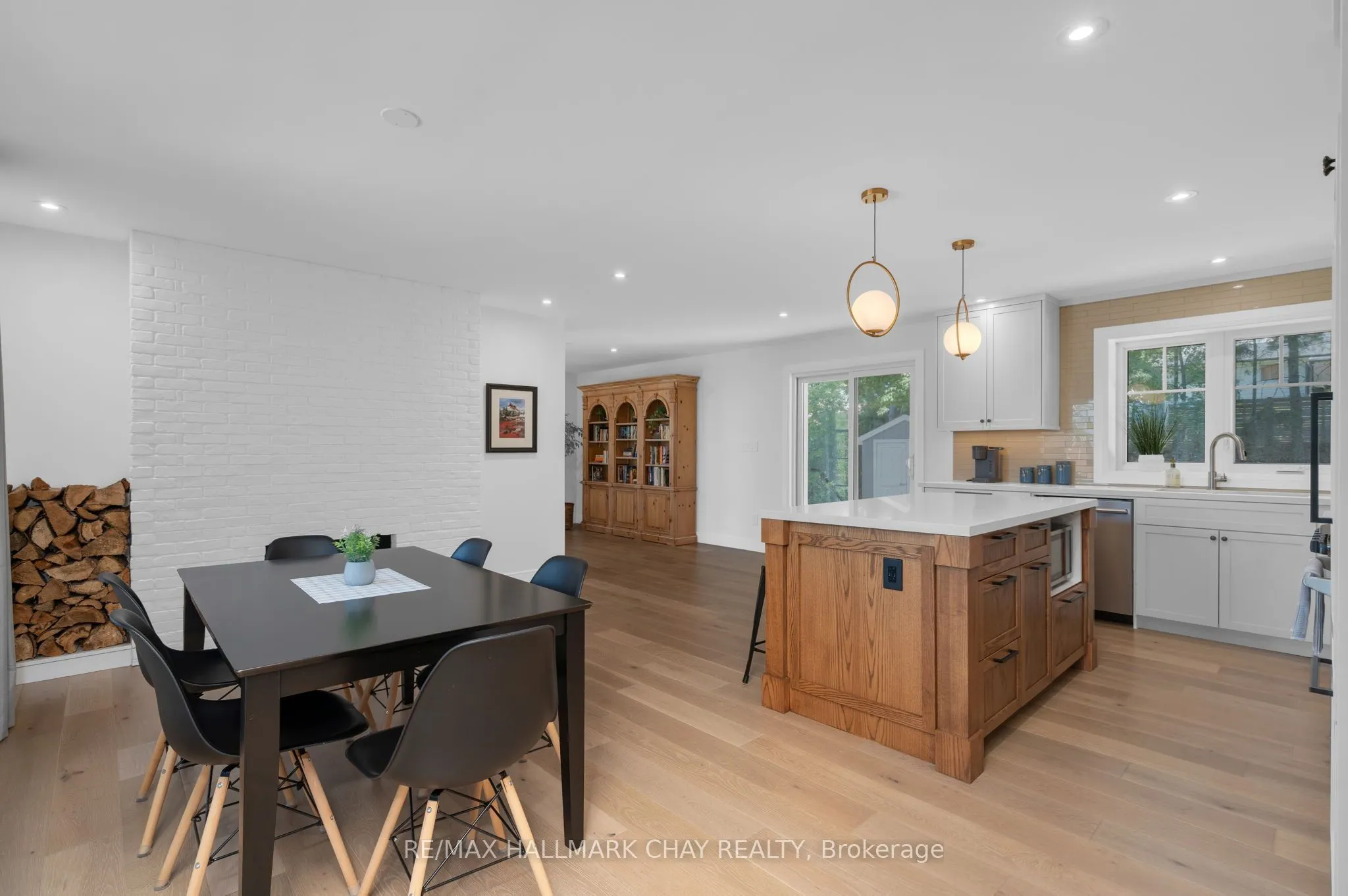 98 Shanty Bay Road