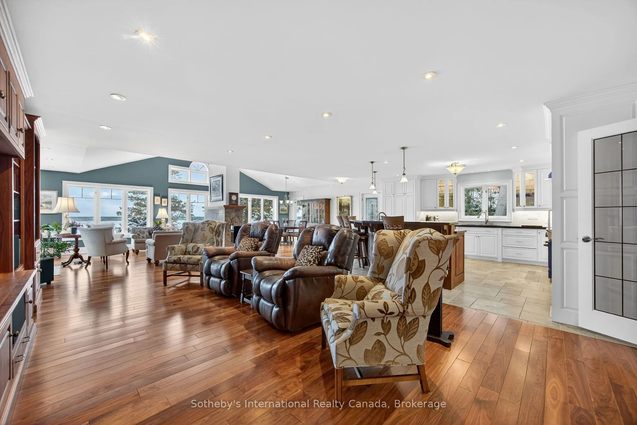 1036 River Road E