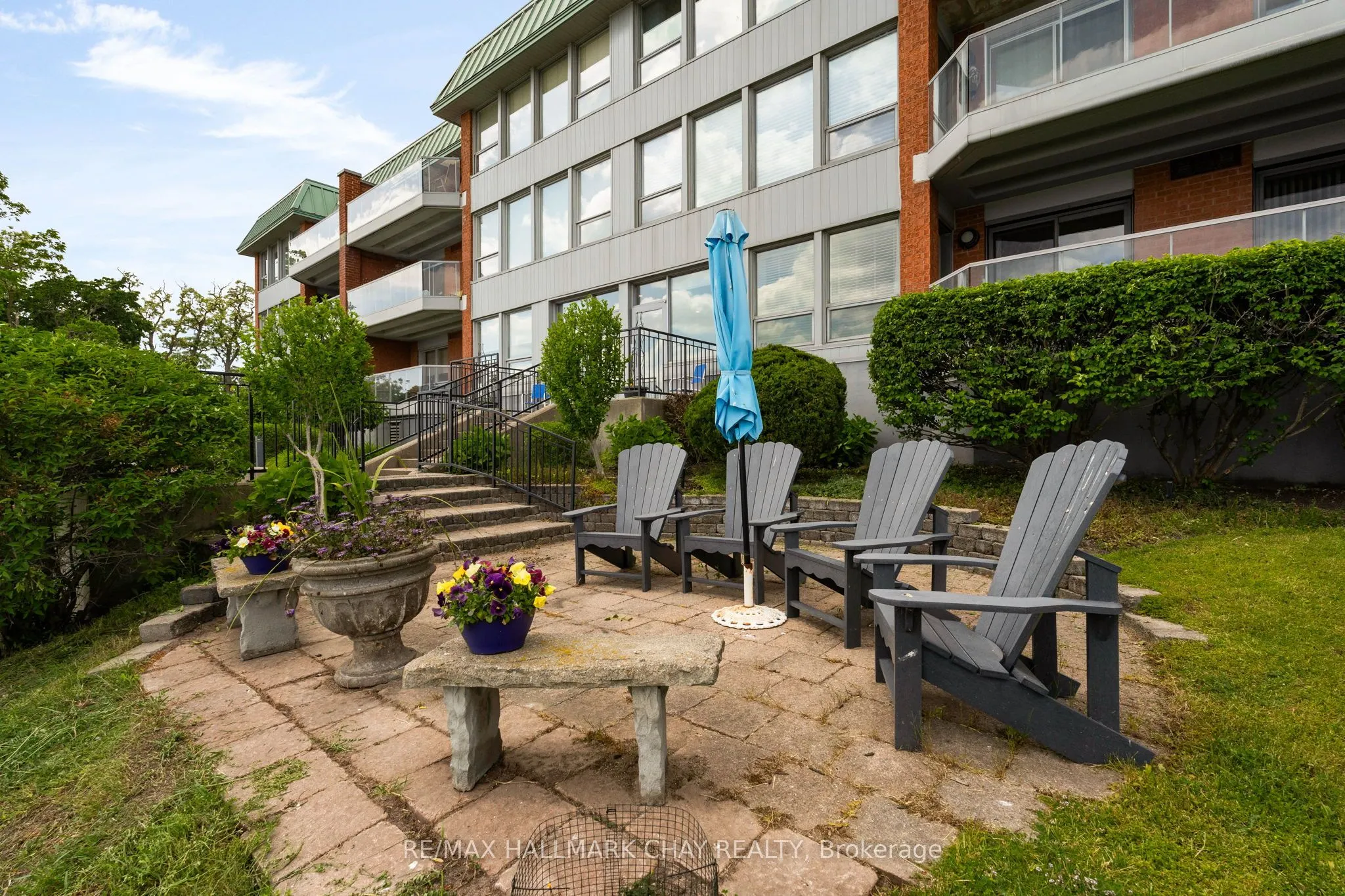 21 Kempenfelt Drive #103