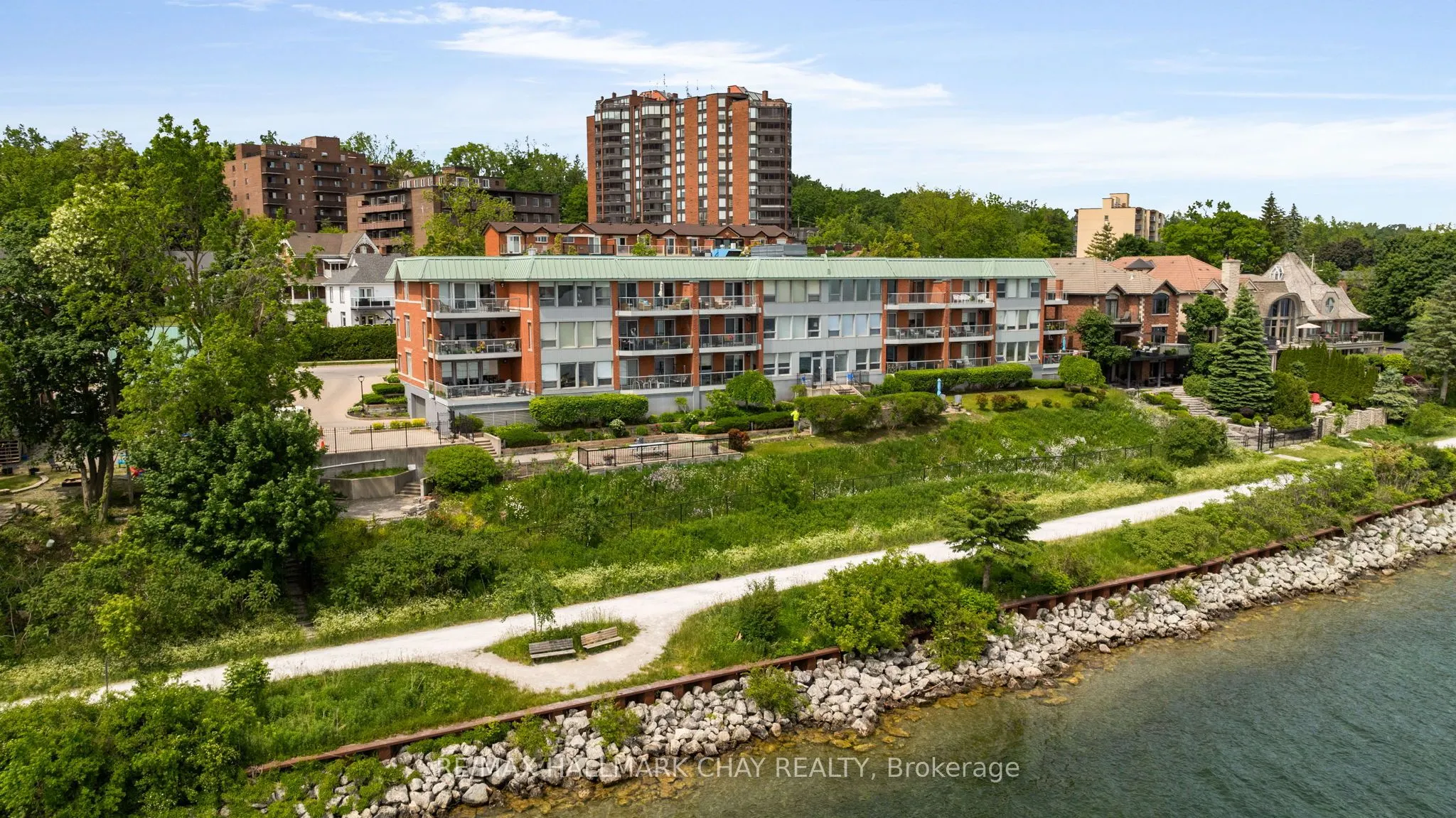21 Kempenfelt Drive #103