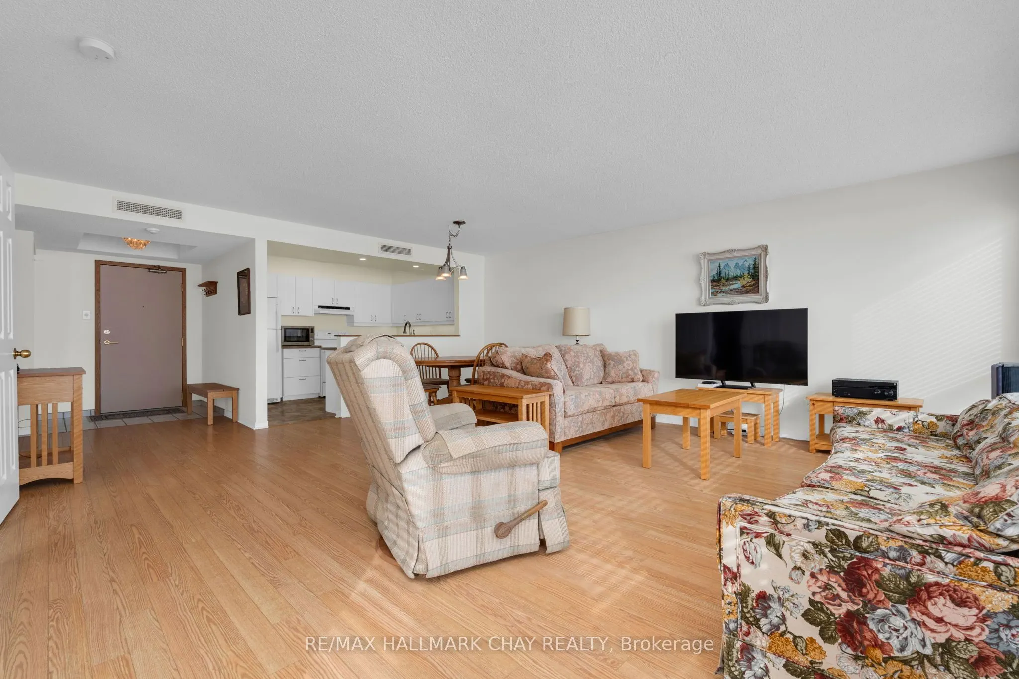 21 Kempenfelt Drive #103