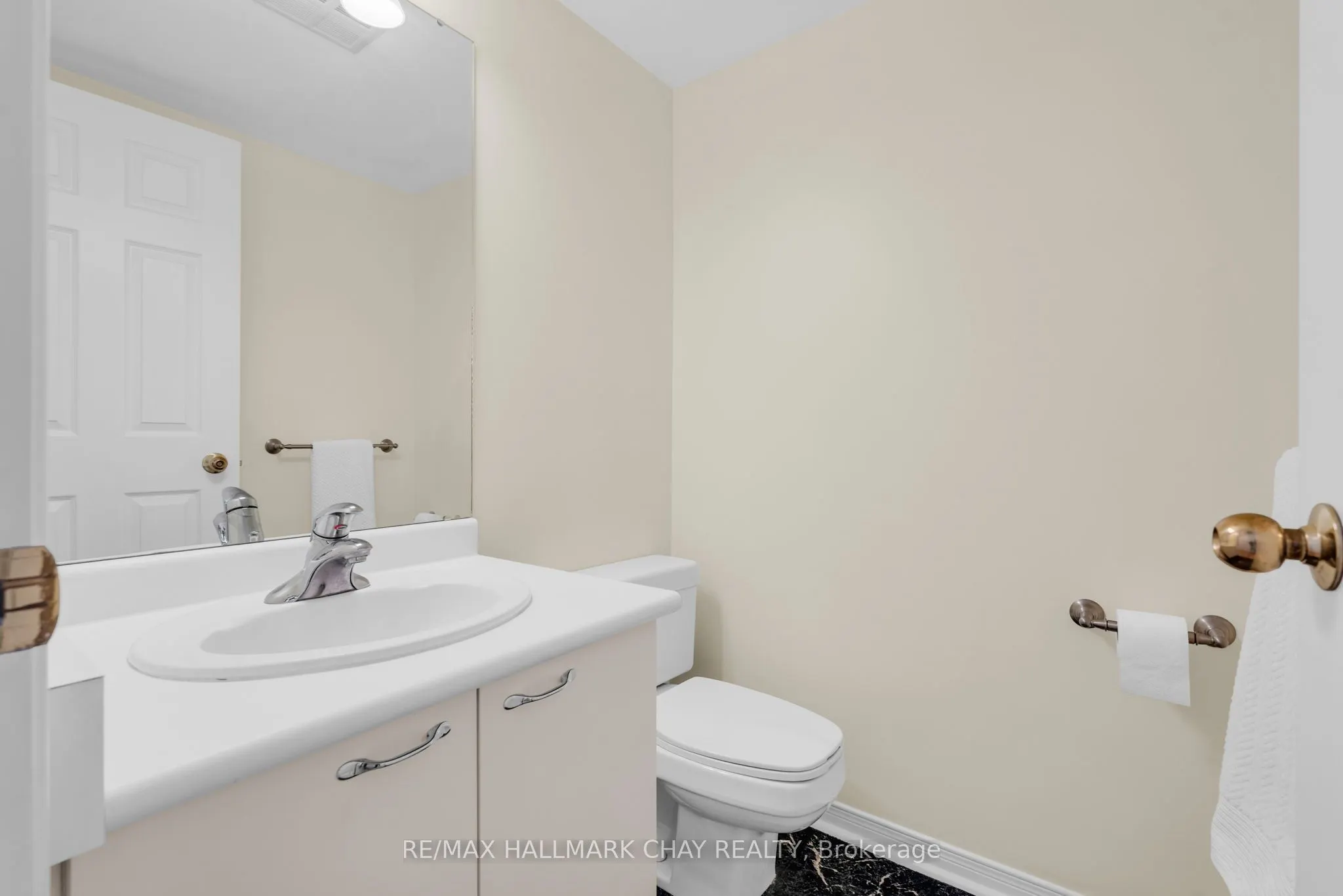 21 Kempenfelt Drive #103