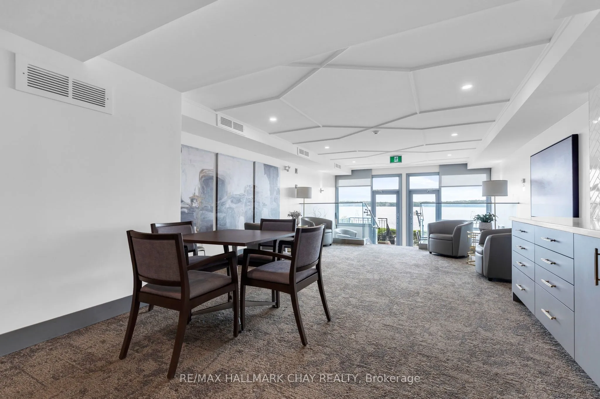 21 Kempenfelt Drive #103
