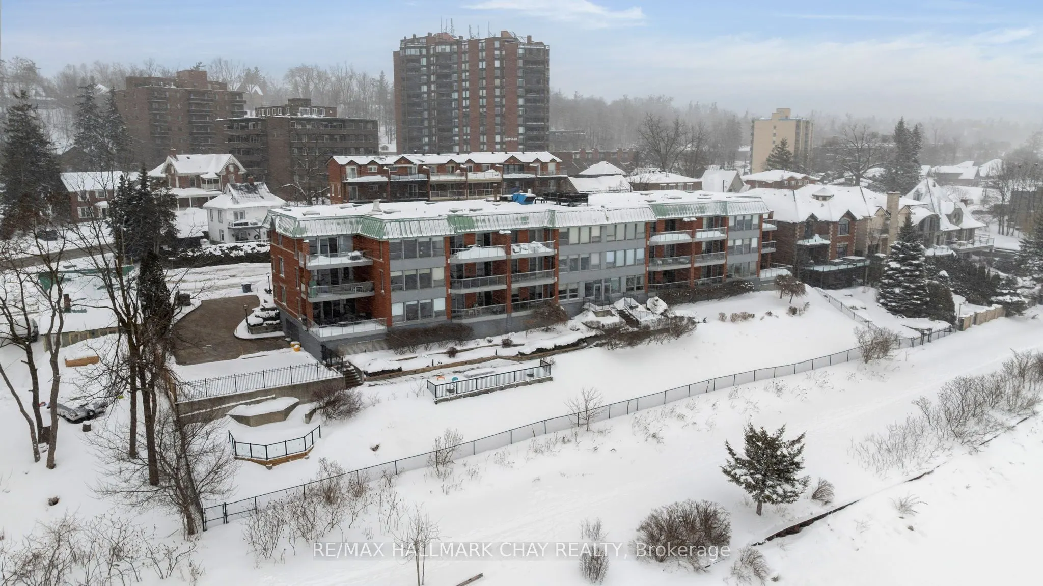 21 Kempenfelt Drive #103