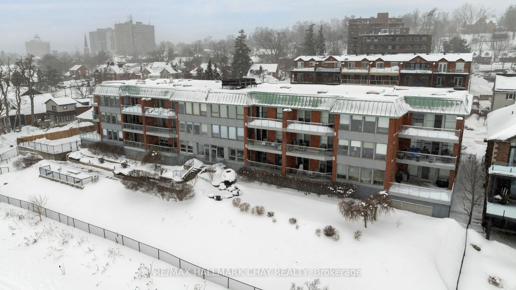 21 Kempenfelt Drive #103