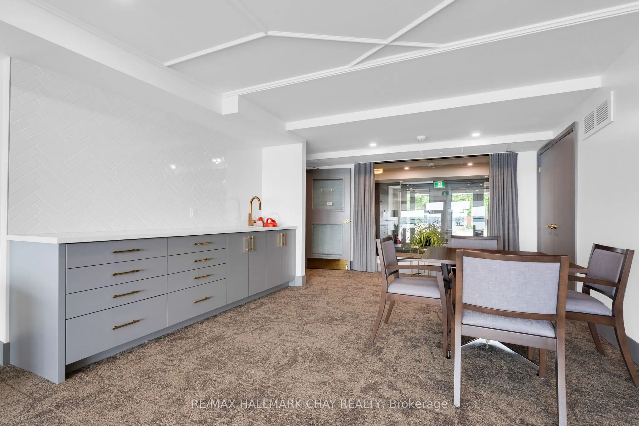 21 Kempenfelt Drive #103