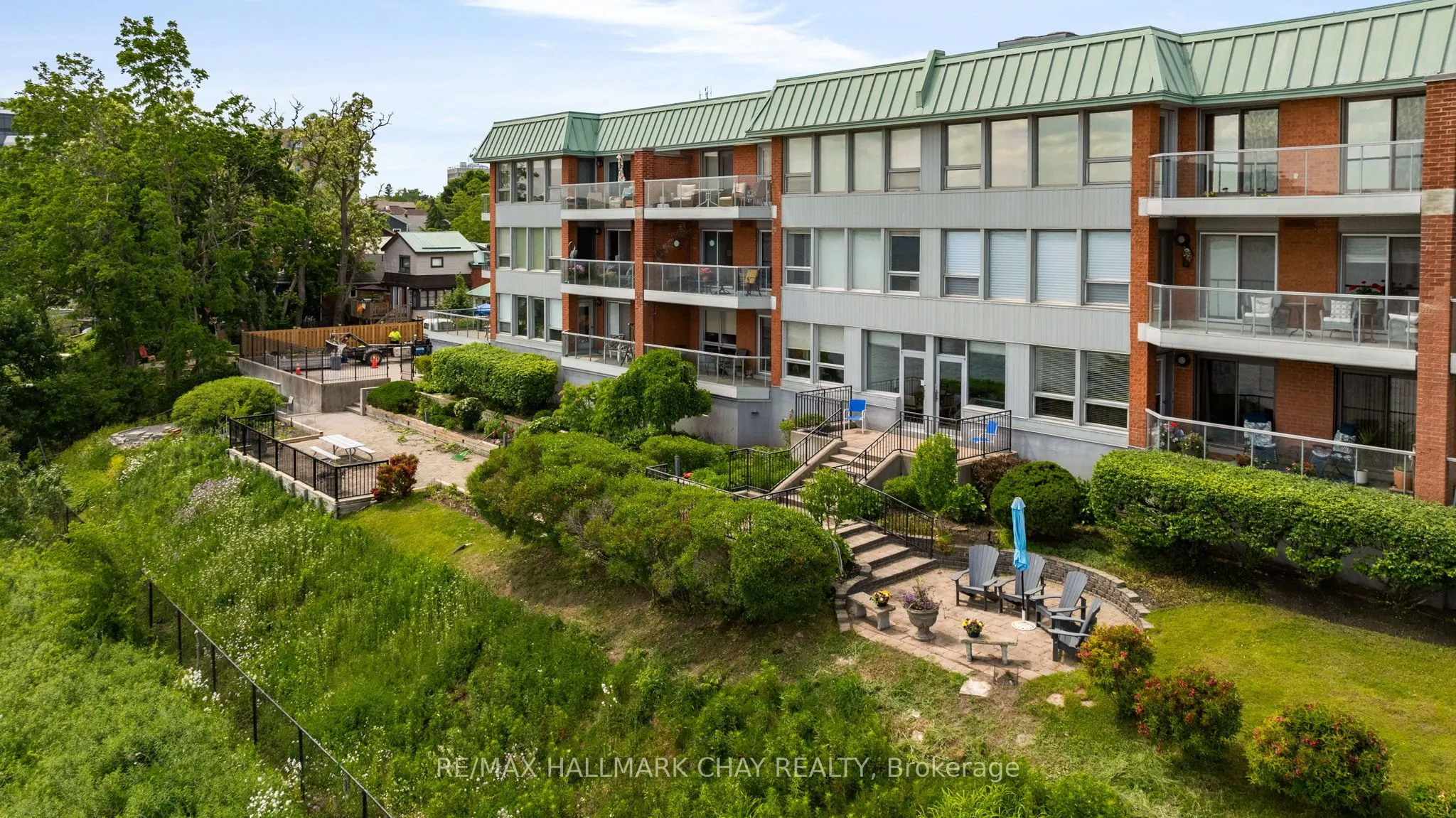 21 Kempenfelt Drive #103
