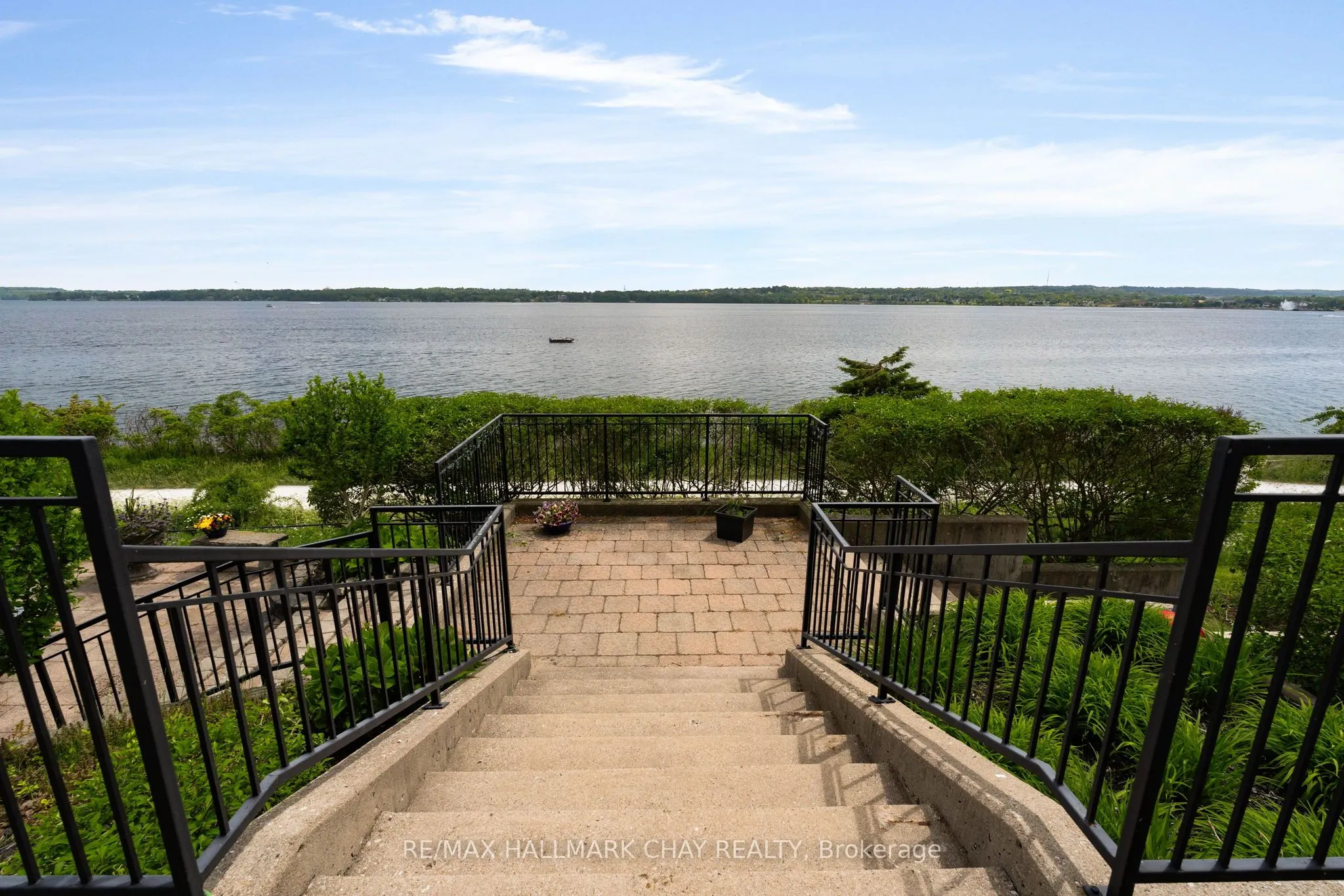 21 Kempenfelt Drive #103