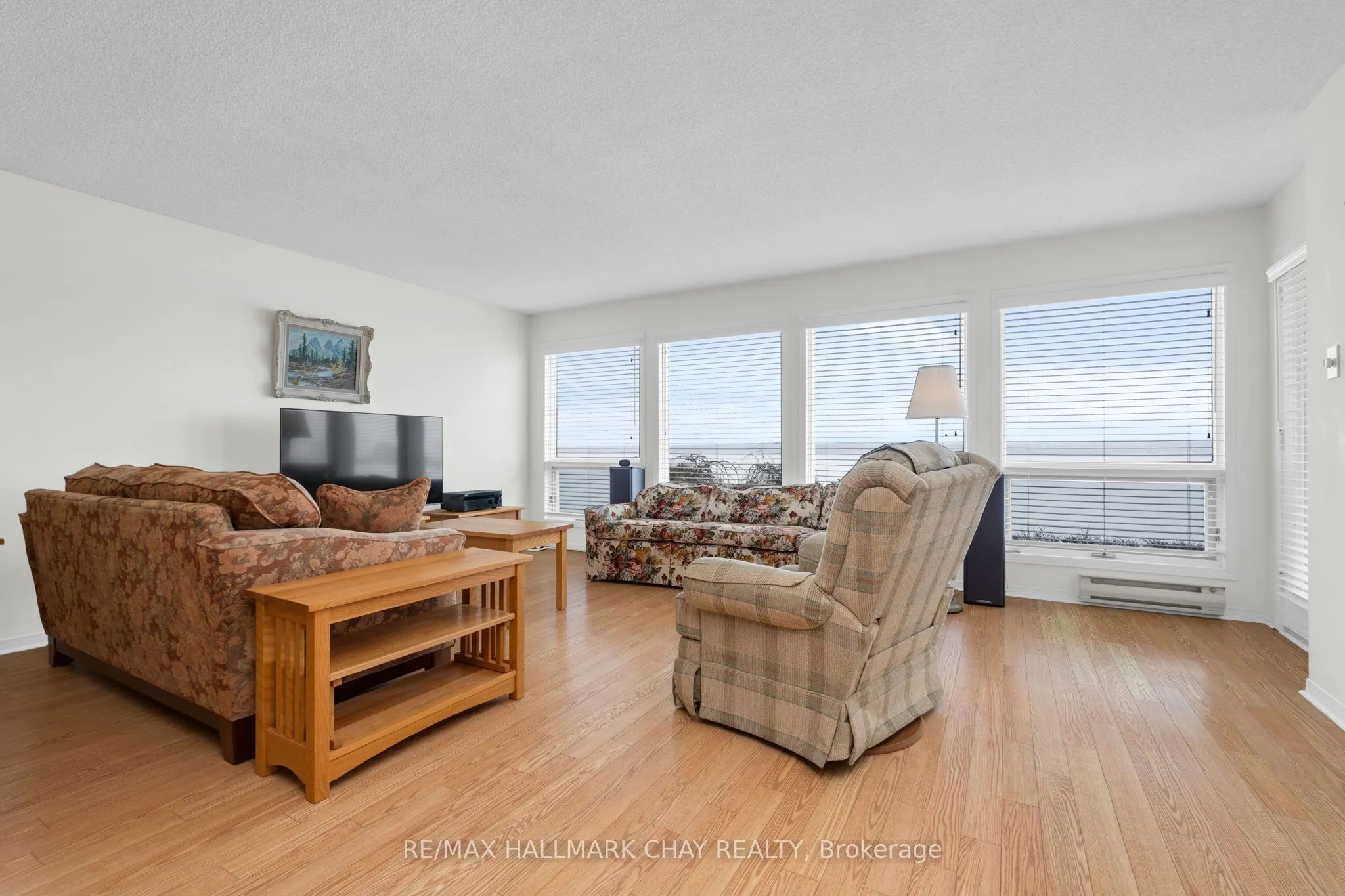 21 Kempenfelt Drive #103