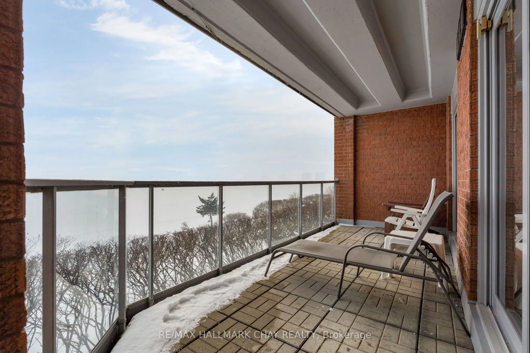 21 Kempenfelt Drive #103