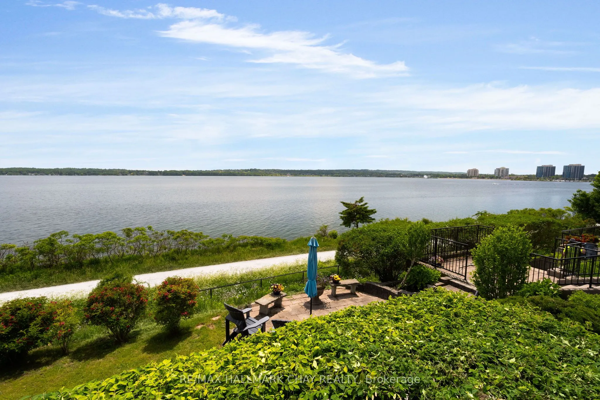21 Kempenfelt Drive #103