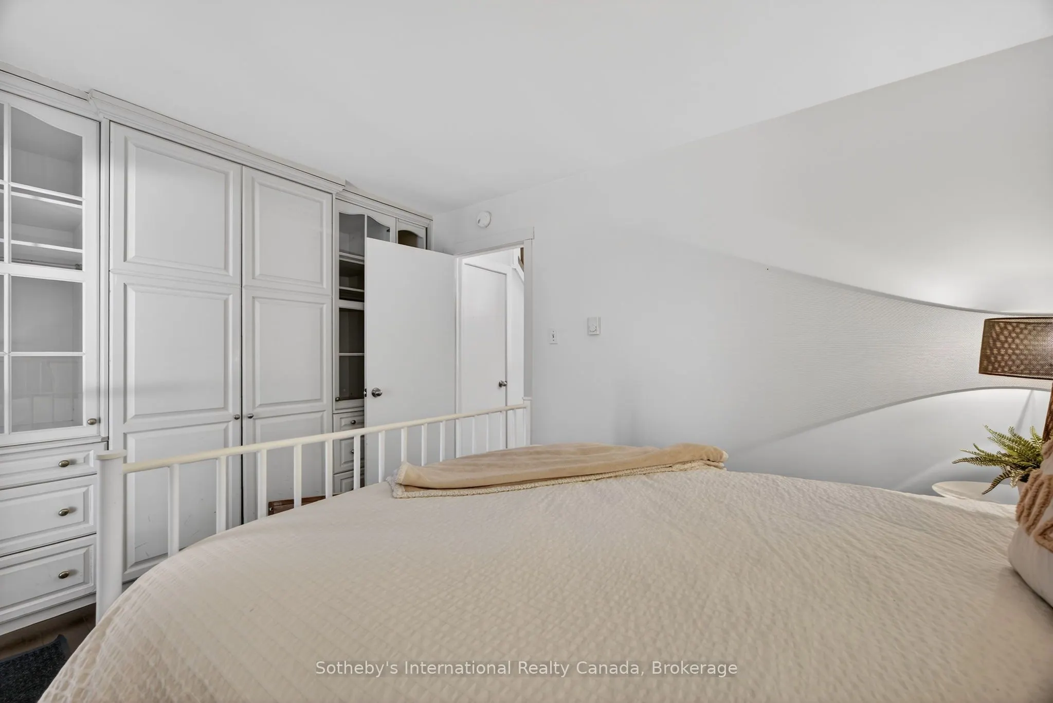 11 Harbour Street W #345
