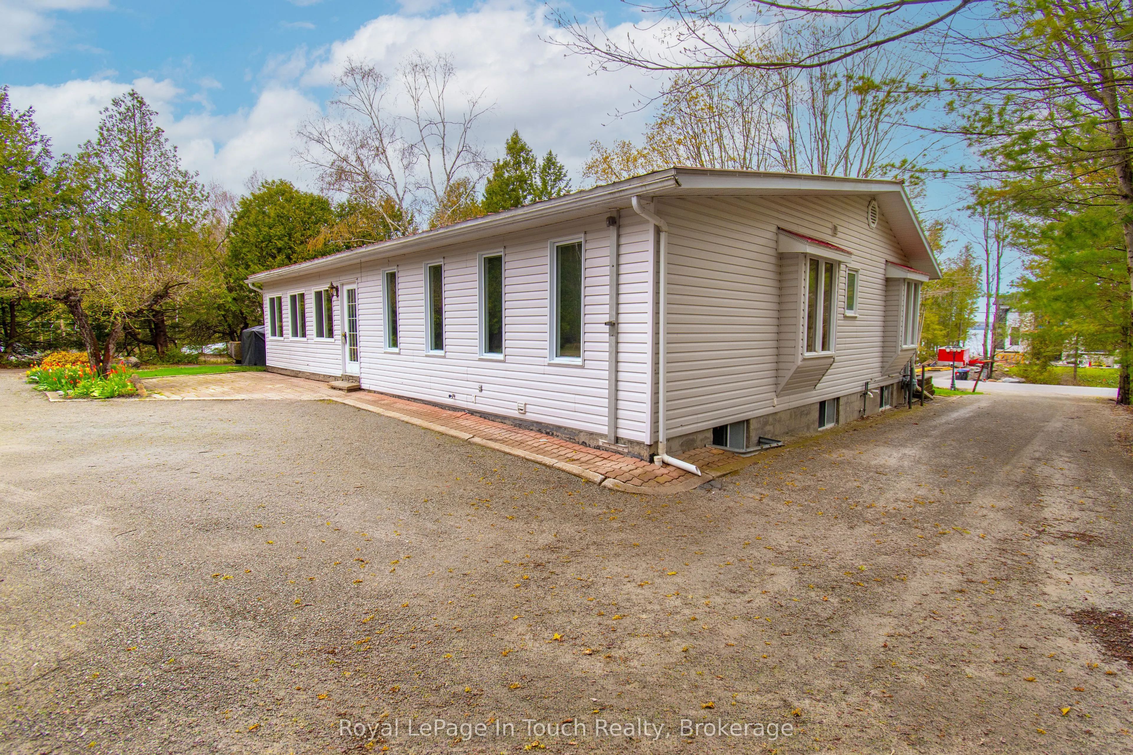 2554 Champlain Road