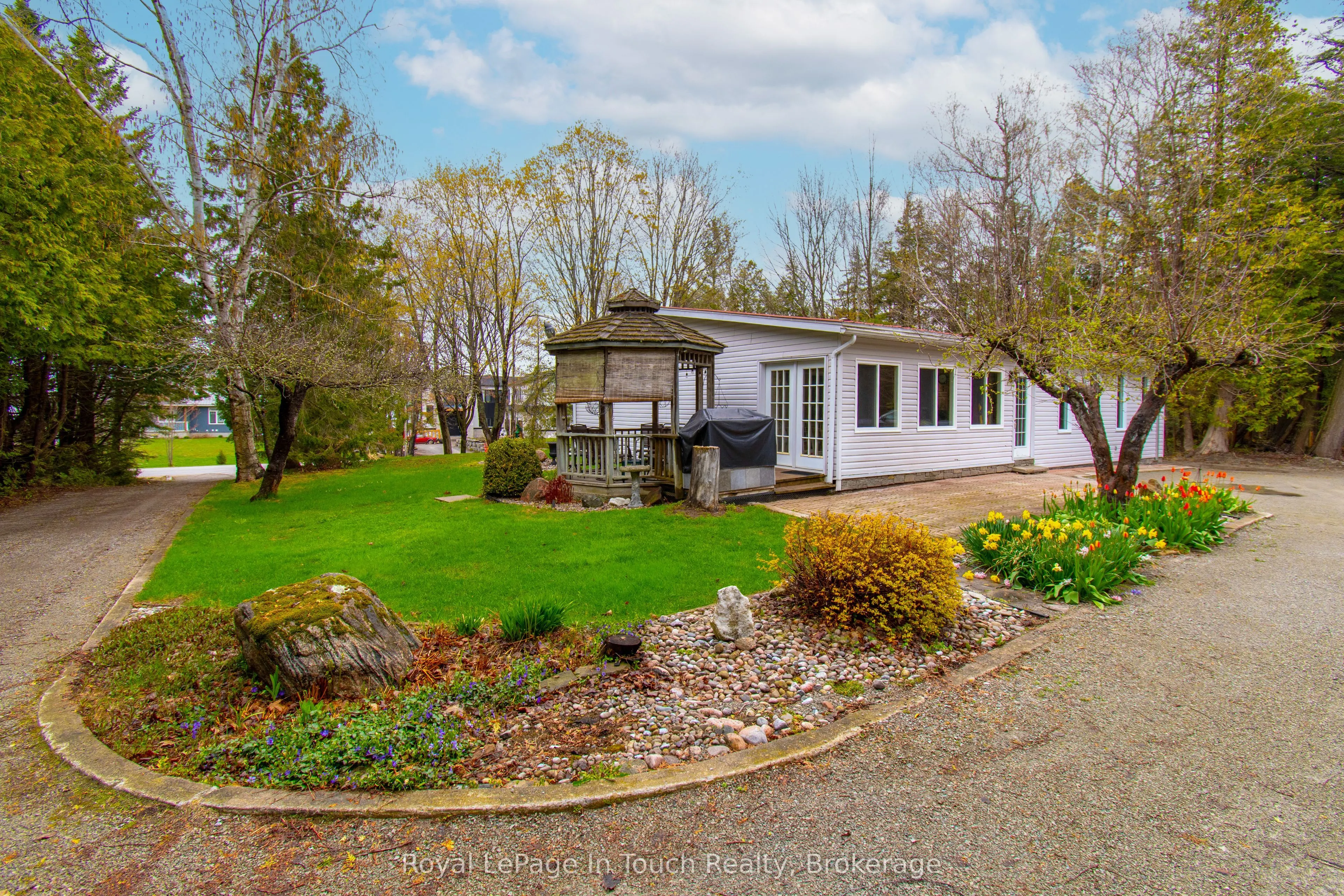 2554 Champlain Road