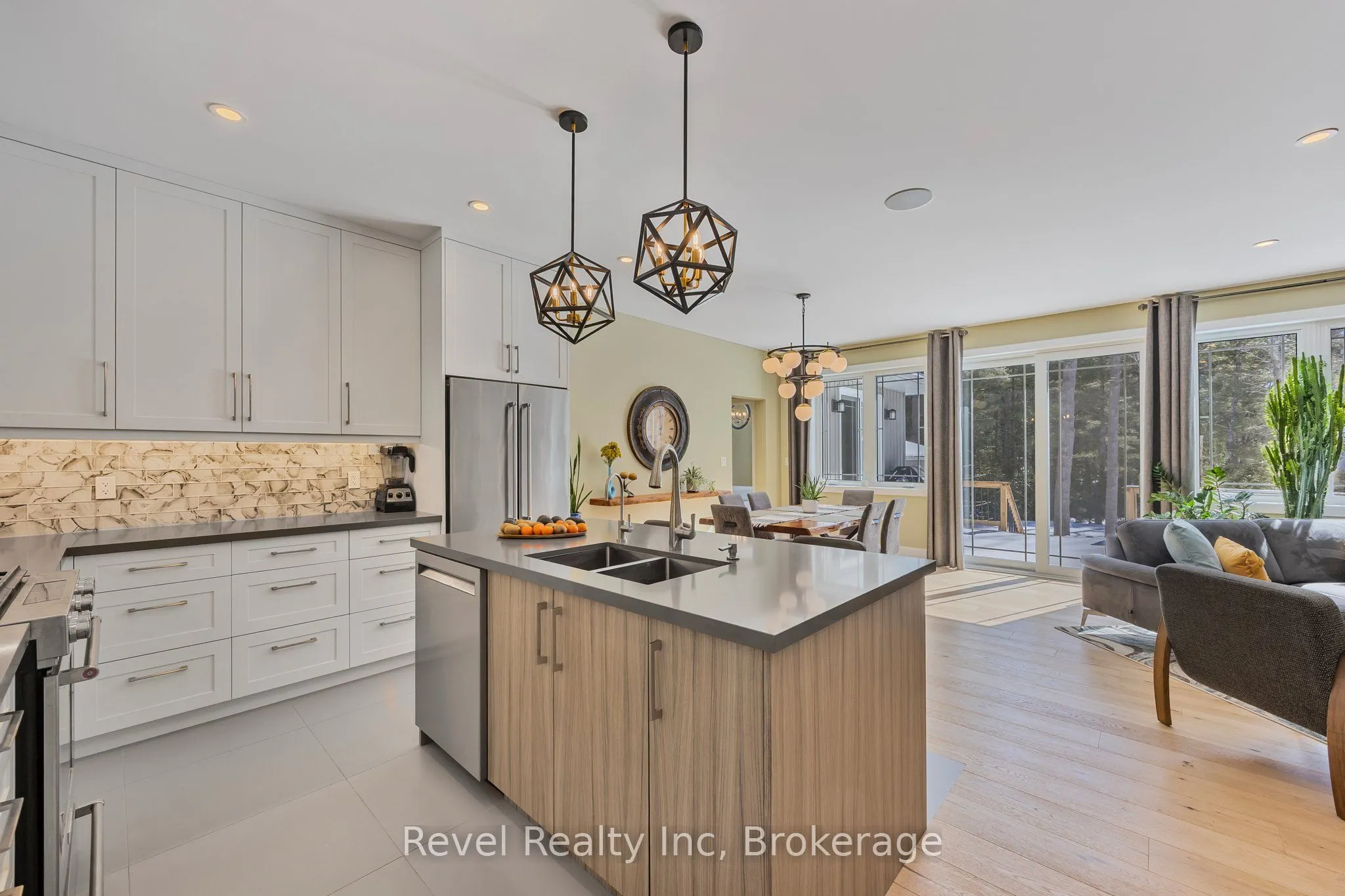 15 Stoney Road