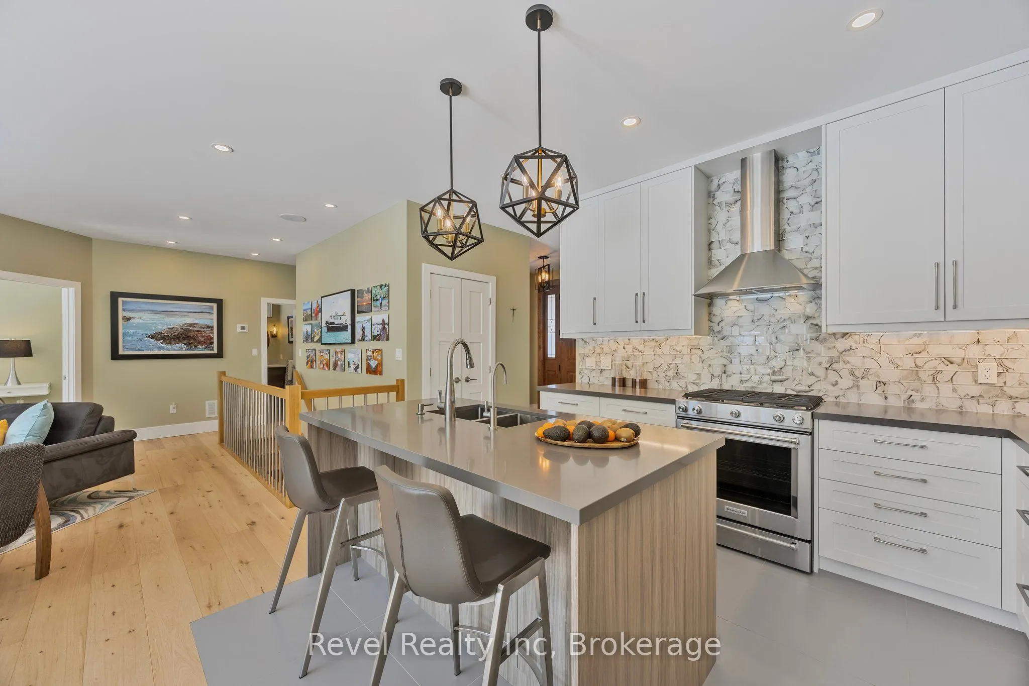 15 Stoney Road